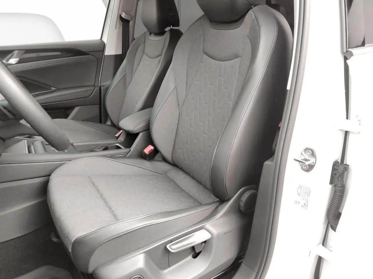 Volkswagen Tayron 1.5 eTSI Life DSG AHK 7Si 360° ACC 6