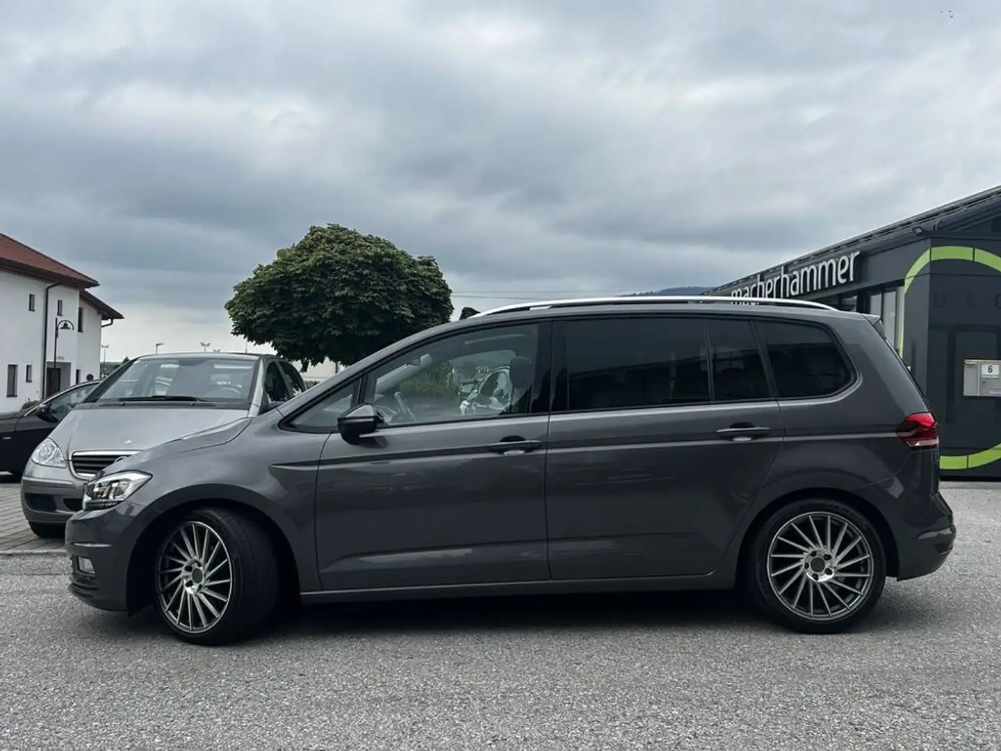 Volkswagen Touran Comfortline *7-SITZER*SPORT*PANO*AHK*18'' Grau - 2