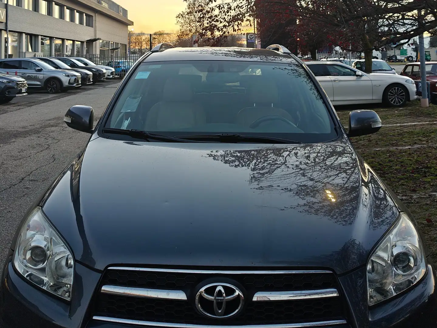 Toyota RAV 4 RAV4 2.2 D-4D 150 CV Luxury Grigio - 2