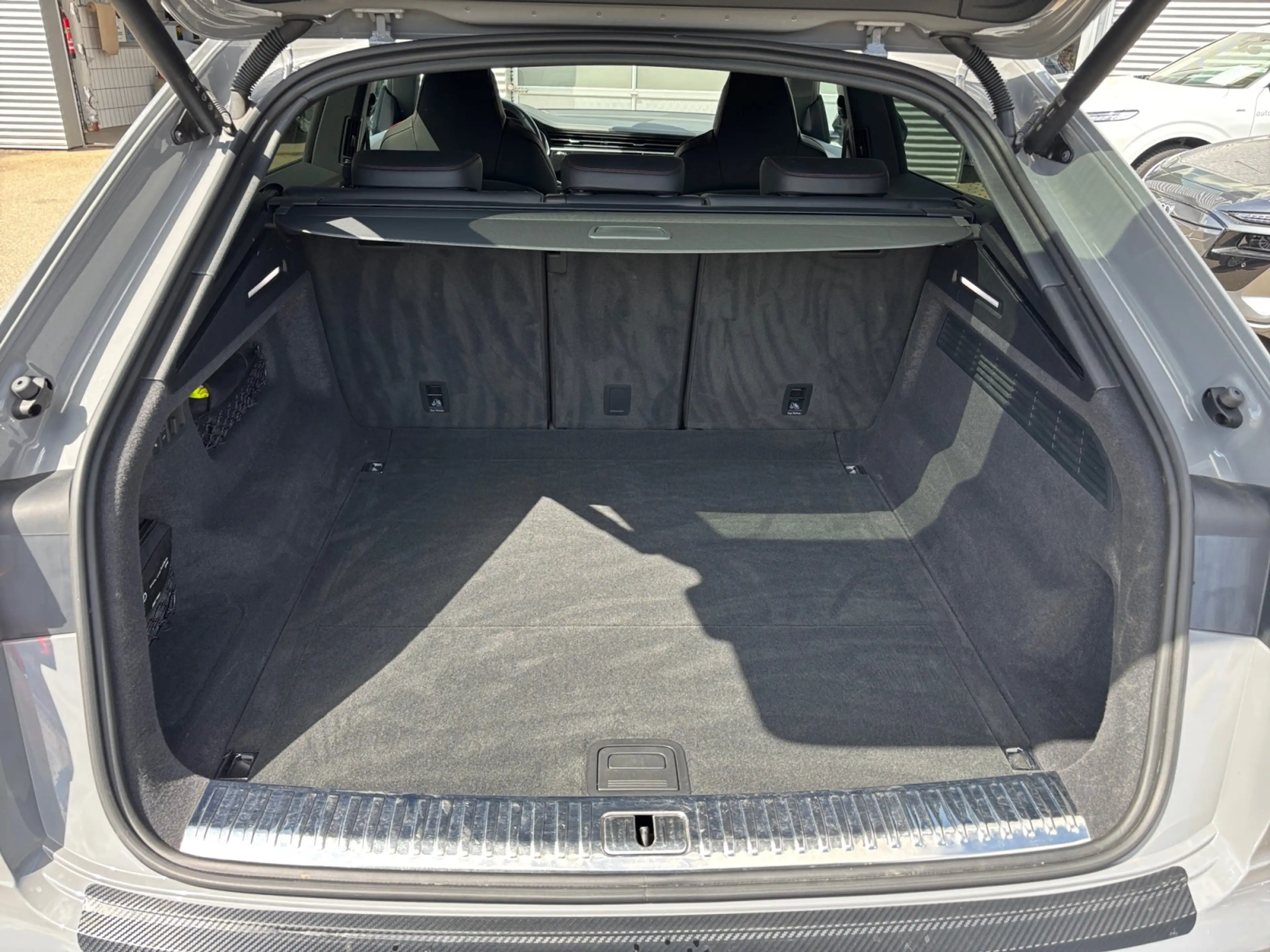 Audi SQ8 4.0 TFSI quattro AHK Pano Carbon Nachtsicht ACC 3 — photo 11