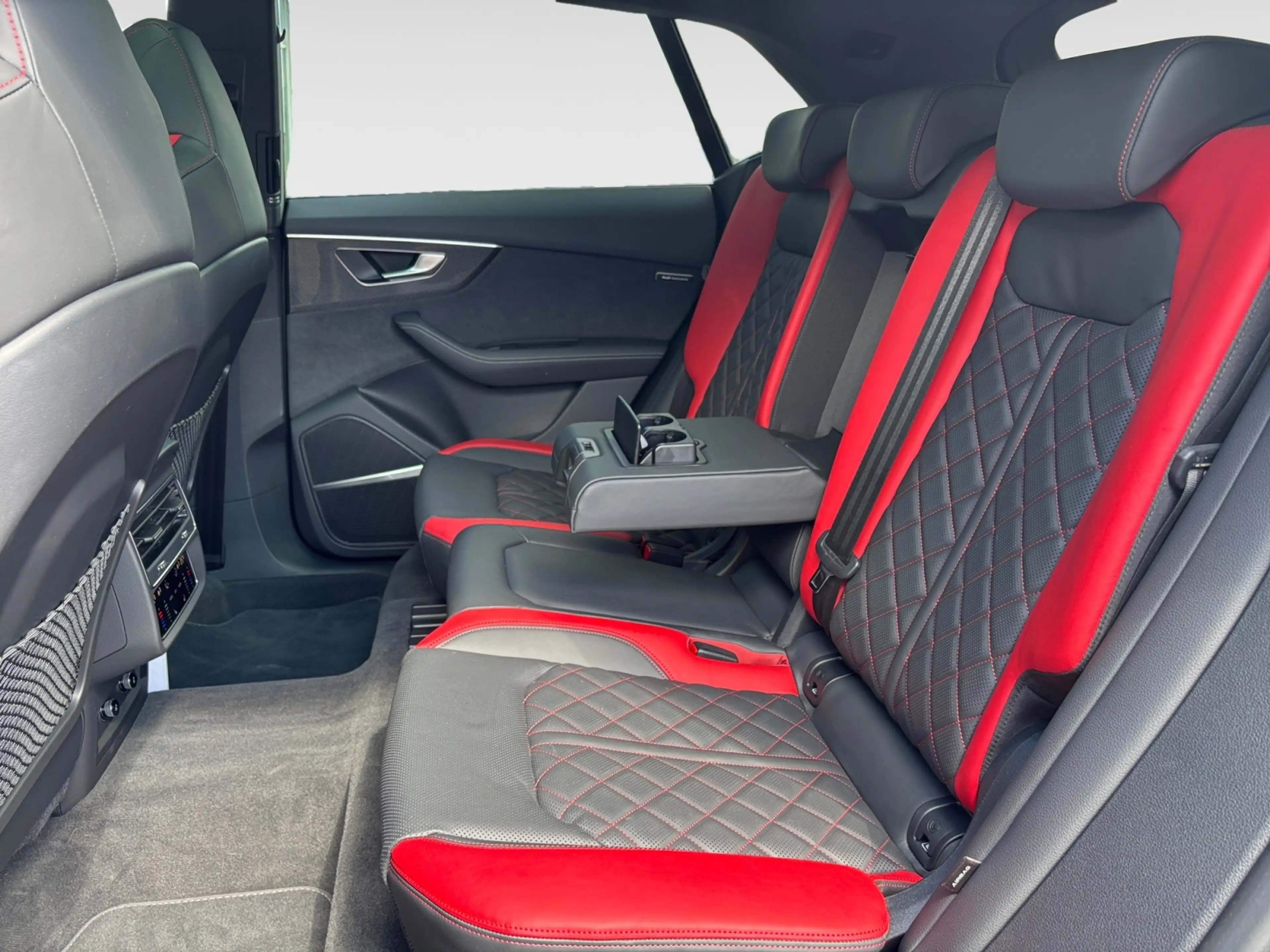 Audi SQ8 4.0 TFSI quattro AHK Pano Carbon Nachtsicht ACC 3 — photo 9
