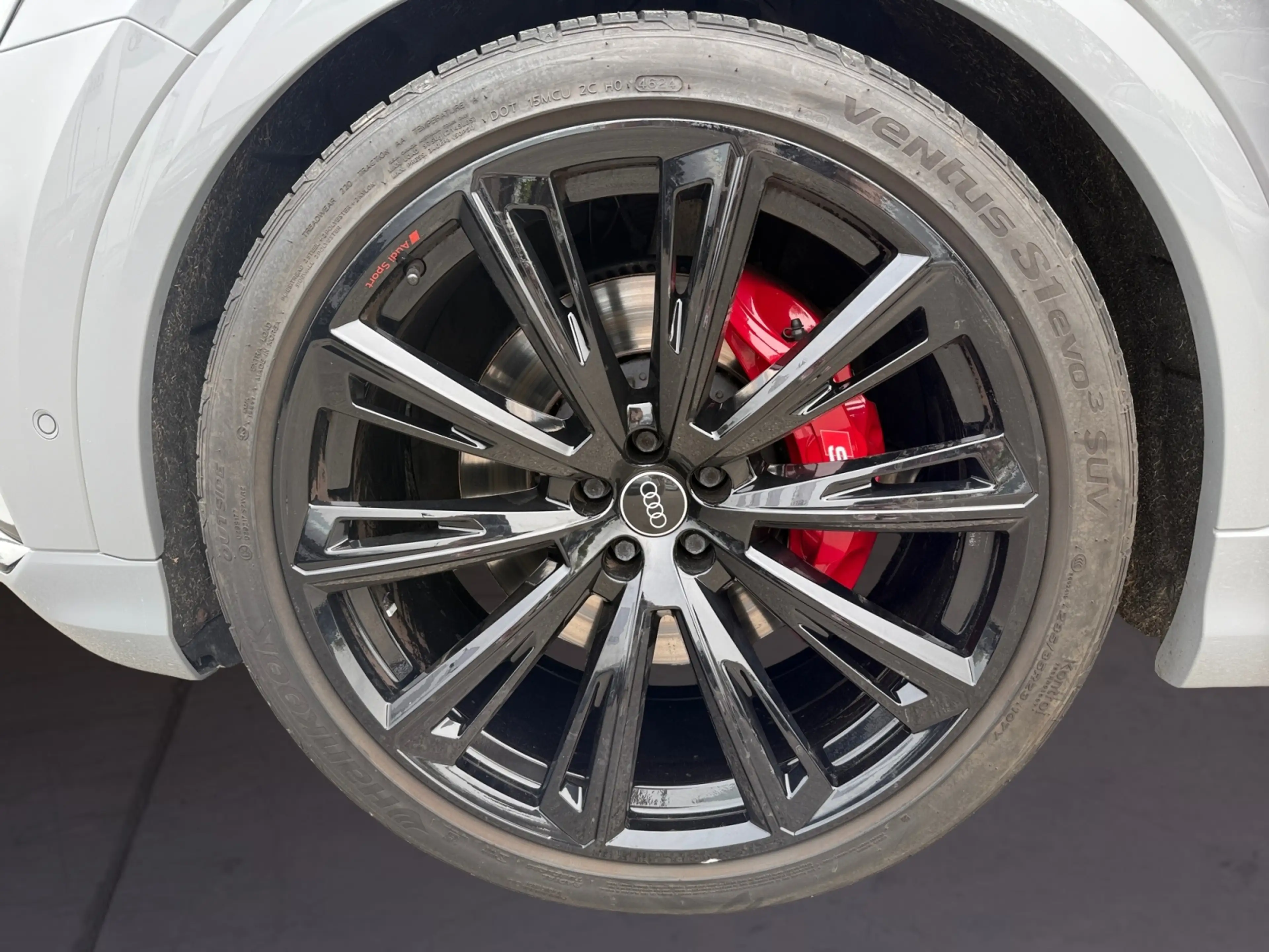 Audi SQ8 4.0 TFSI quattro AHK Pano Carbon Nachtsicht ACC 3 — photo 7