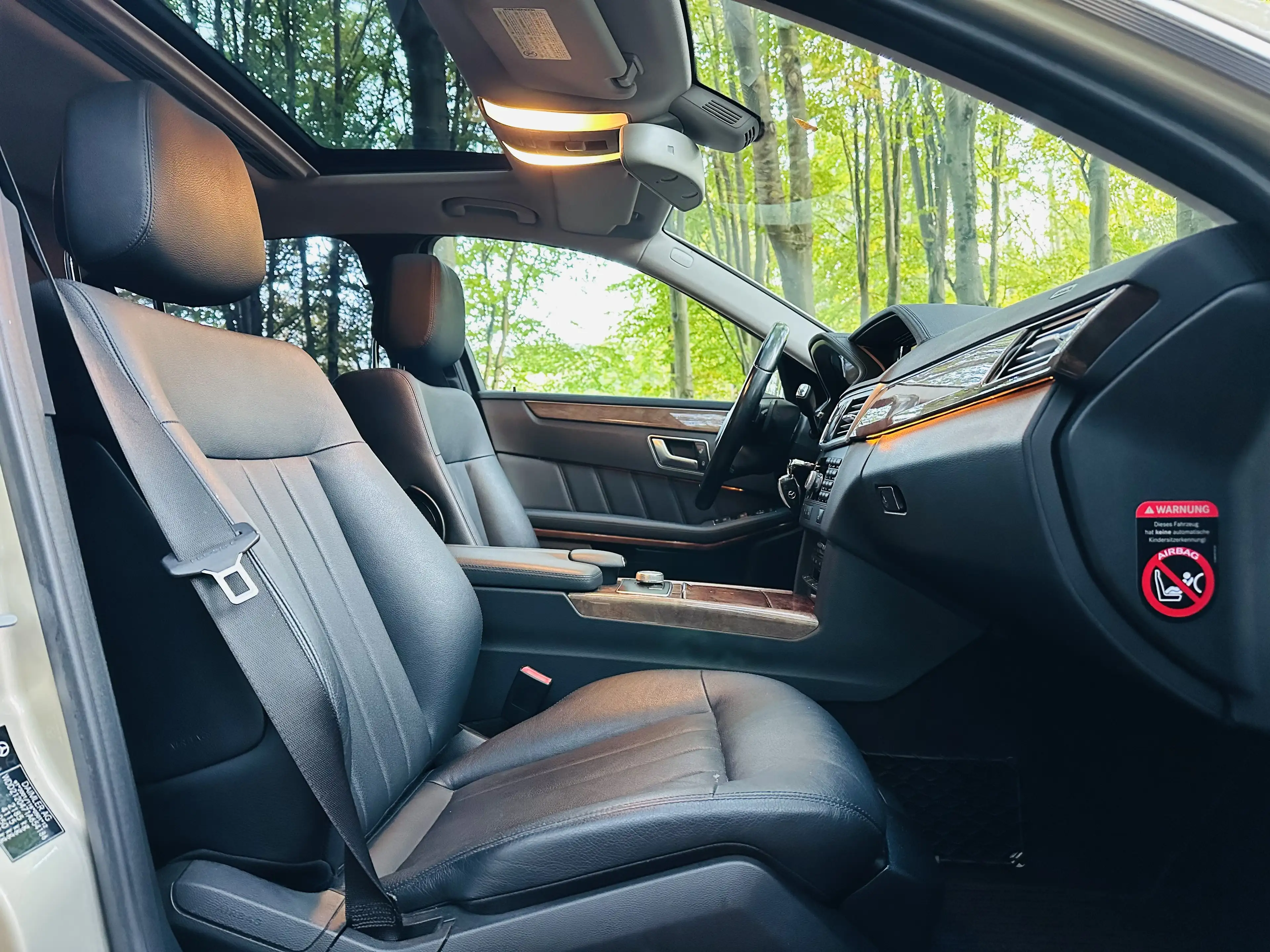 Mercedes-Benz E 250 Élégance ** BOITE AUTOMATIQUE ** FULL OPTIONS \\ — photo 9