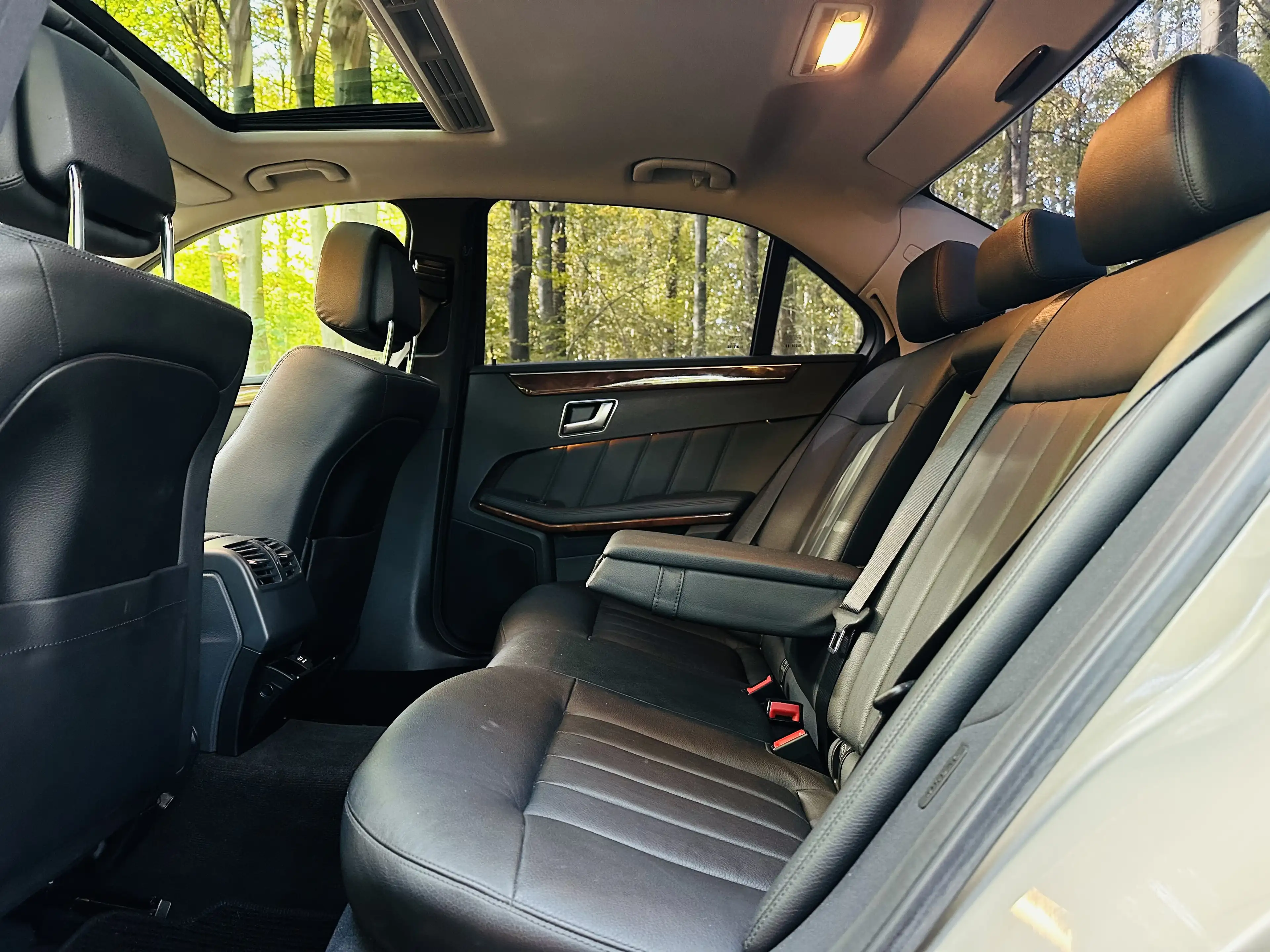 Mercedes-Benz E 250 Élégance ** BOITE AUTOMATIQUE ** FULL OPTIONS \\ — photo 10