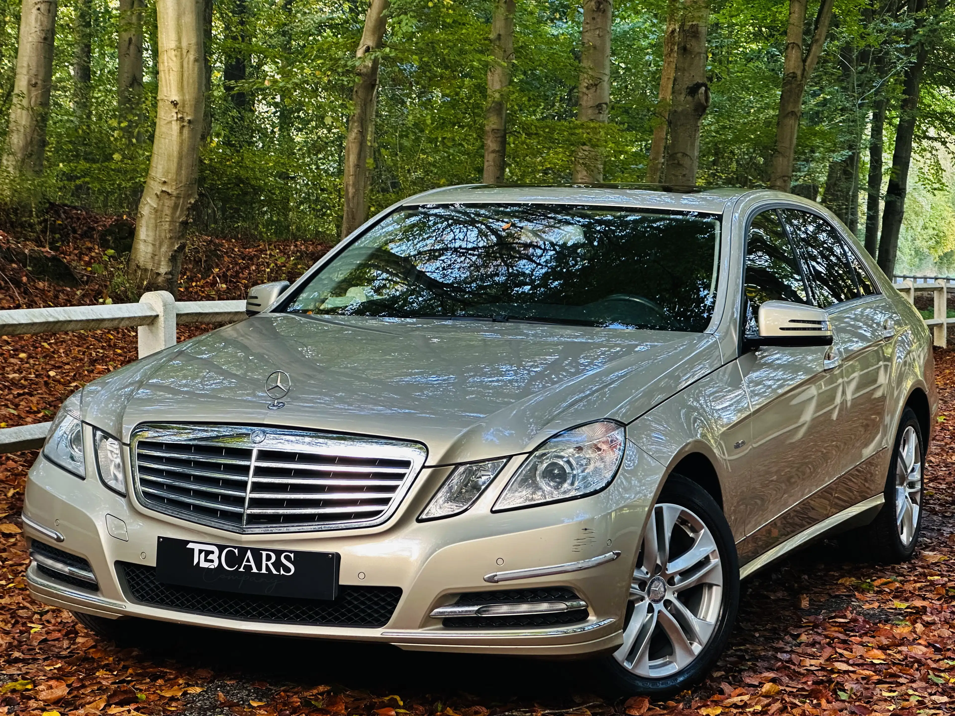 Mercedes-Benz E 250 Élégance ** BOITE AUTOMATIQUE ** FULL OPTIONS \\ — photo 2