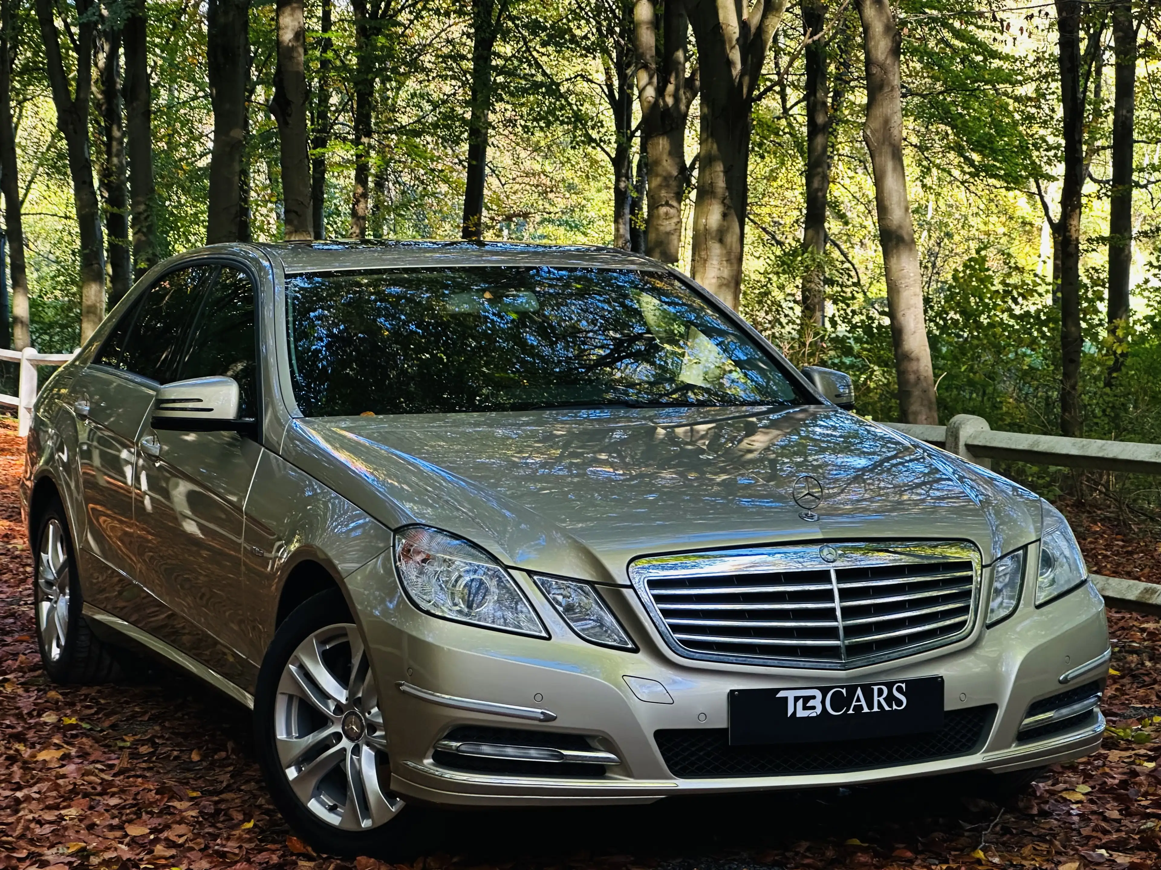 Mercedes-Benz E 250 Élégance ** BOITE AUTOMATIQUE ** FULL OPTIONS \\ — photo 4