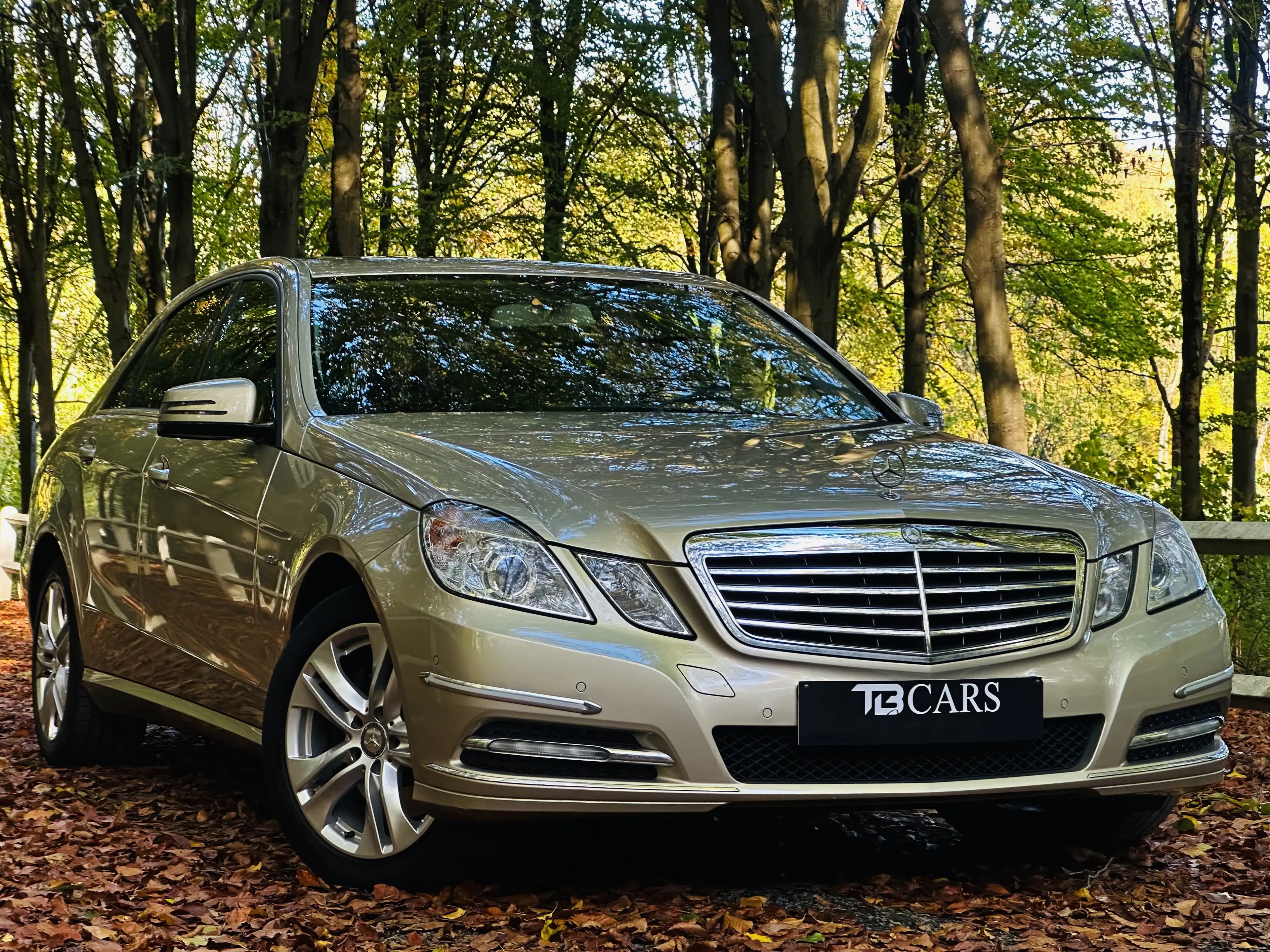 Mercedes-Benz E 250 Élégance ** BOITE AUTOMATIQUE ** FULL OPTIONS \\ — photo 3