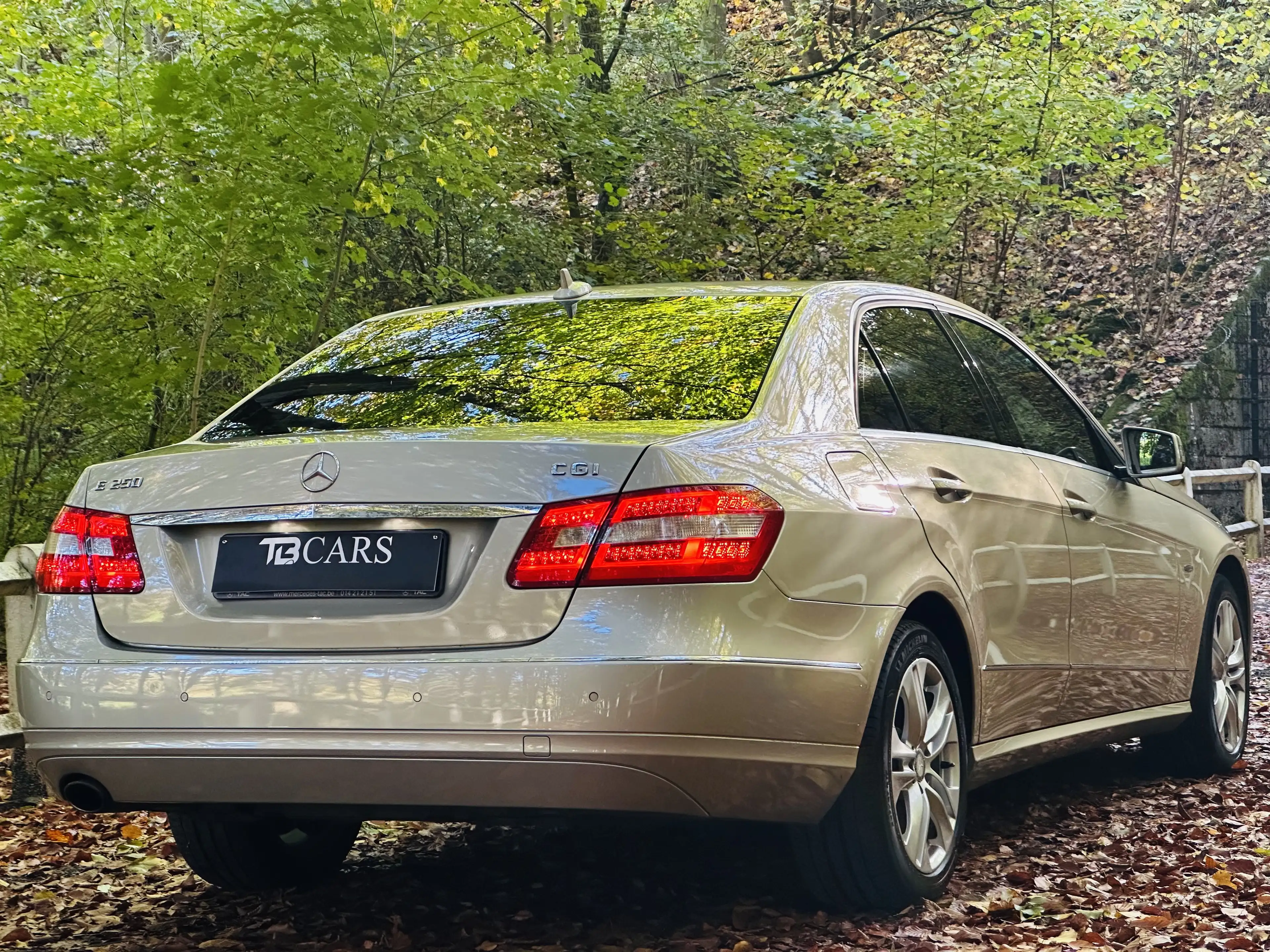 Mercedes-Benz E 250 Élégance ** BOITE AUTOMATIQUE ** FULL OPTIONS \\ — photo 6