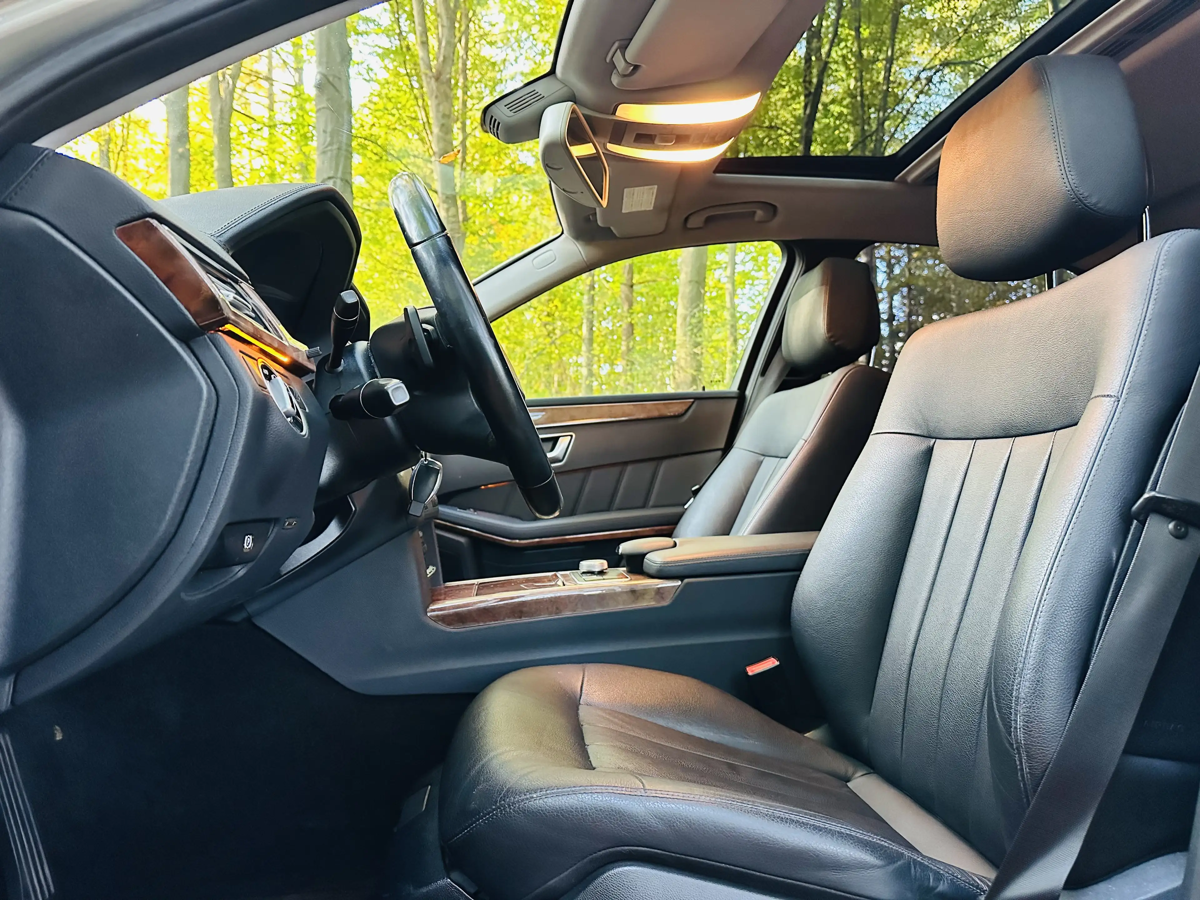 Mercedes-Benz E 250 Élégance ** BOITE AUTOMATIQUE ** FULL OPTIONS \\ — photo 8