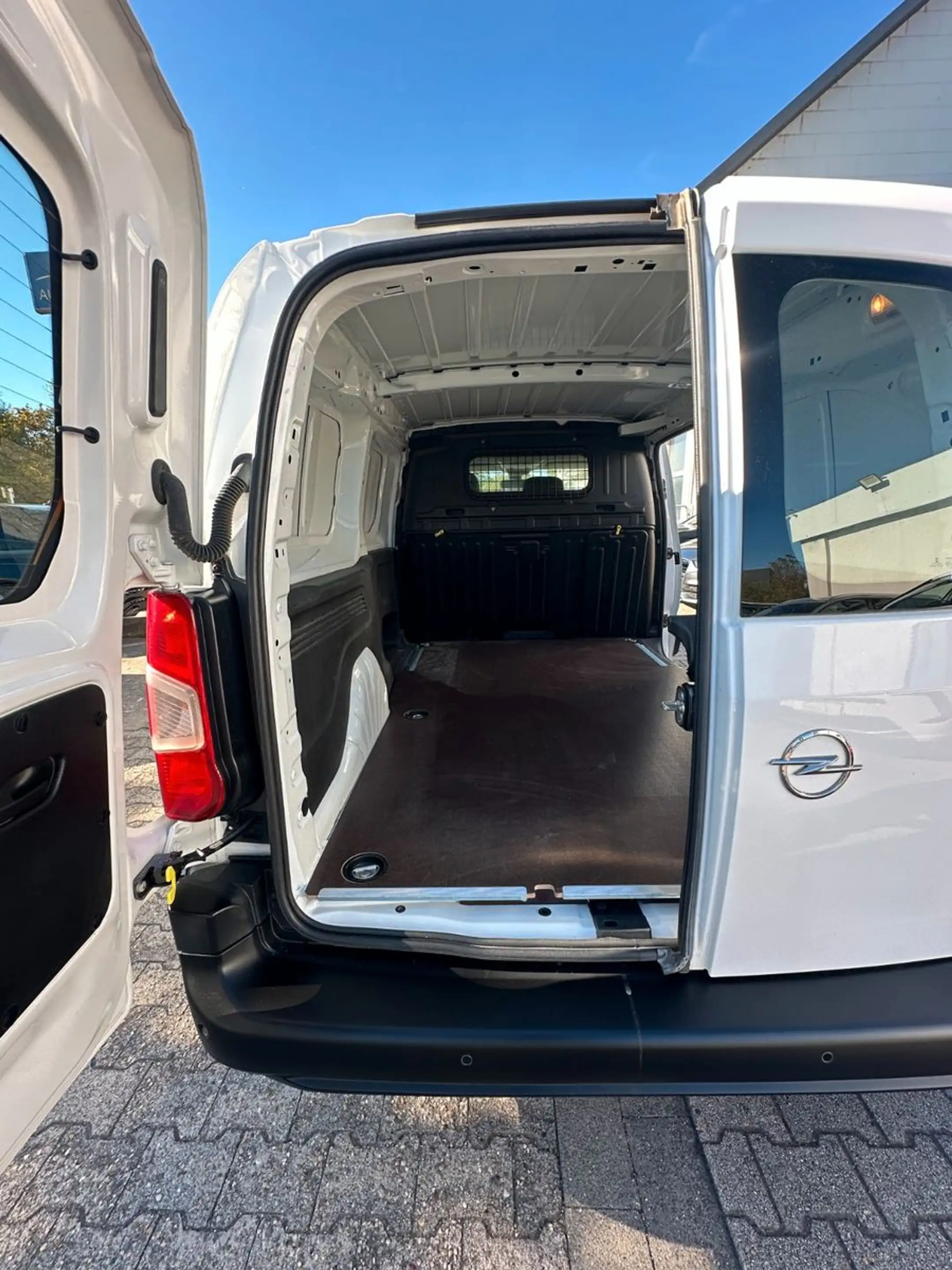 Opel Combo E Cargo XL Edition*Klima*3 Sitze* — photo 10