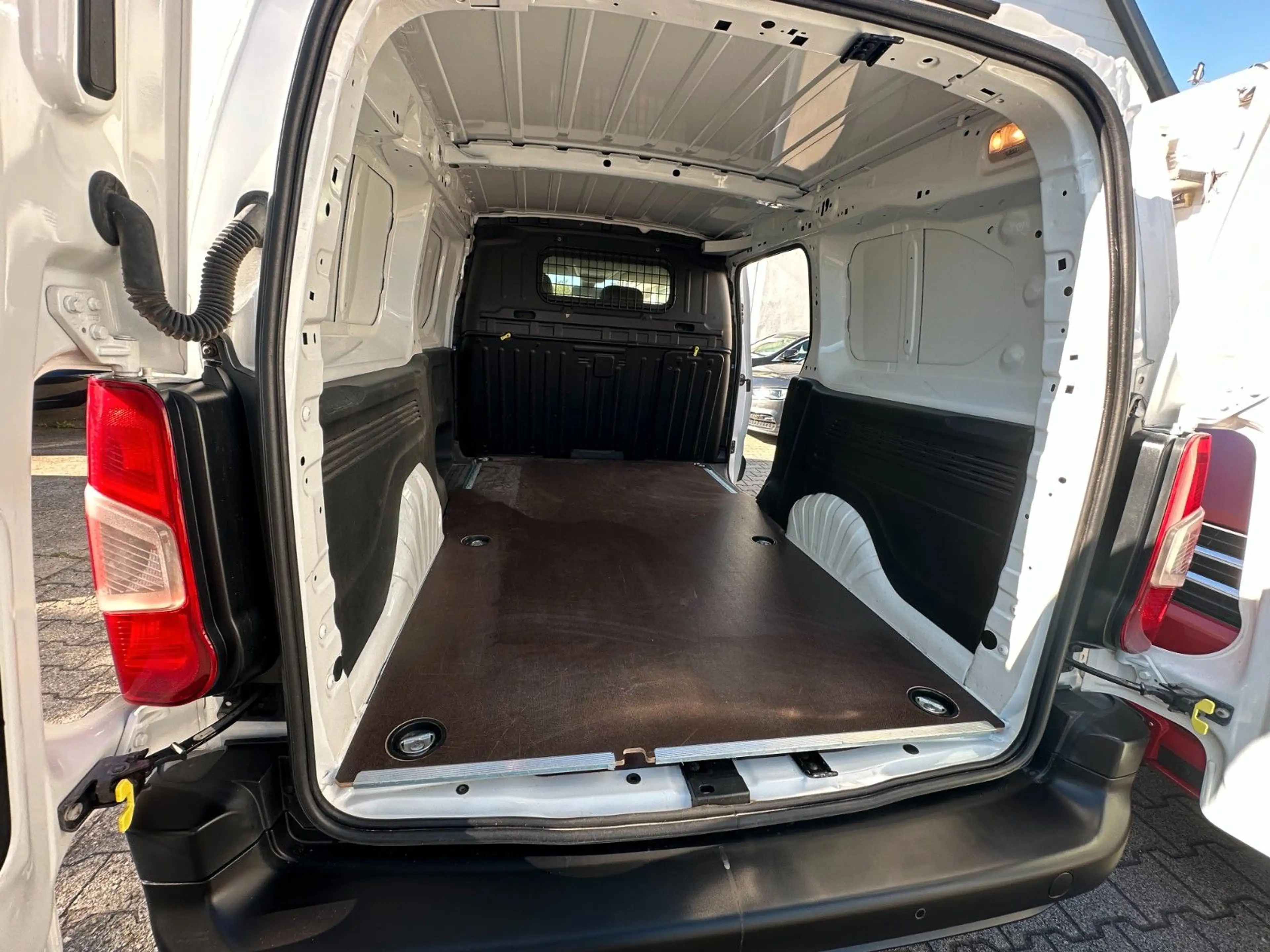 Opel Combo E Cargo XL Edition*Klima*3 Sitze* — photo 8