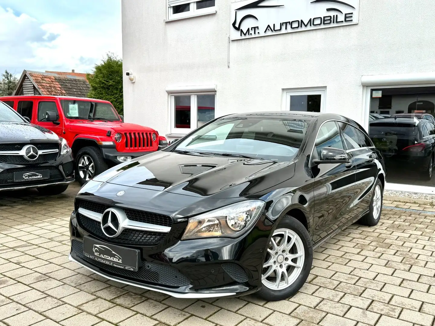 Mercedes-Benz CLA 200 *NAVI*TEMP*PDC*STANDHEIZUNG*SHZ*KLIMA* Noir - 1