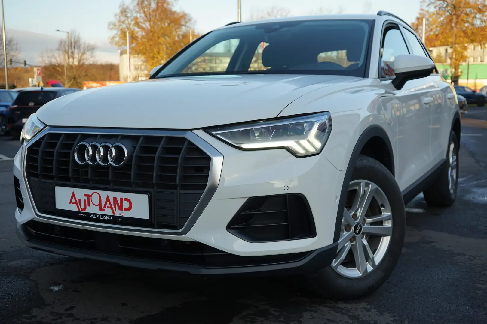 Audi Q3 45 TFSIe LED Navi Sitzheizung Virtual Cockpit Weiß - 2