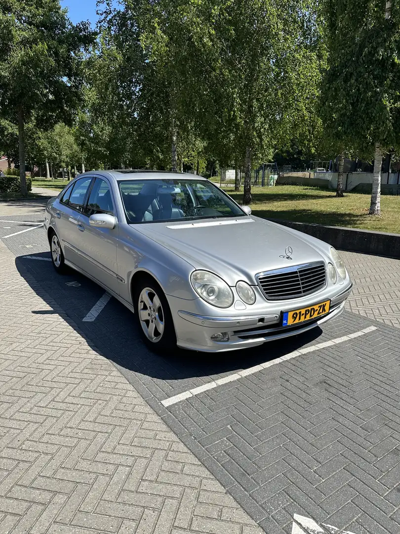 Mercedes-Benz E 320 Avantgarde | Let op slechts 185.000km!! Grijs - 2