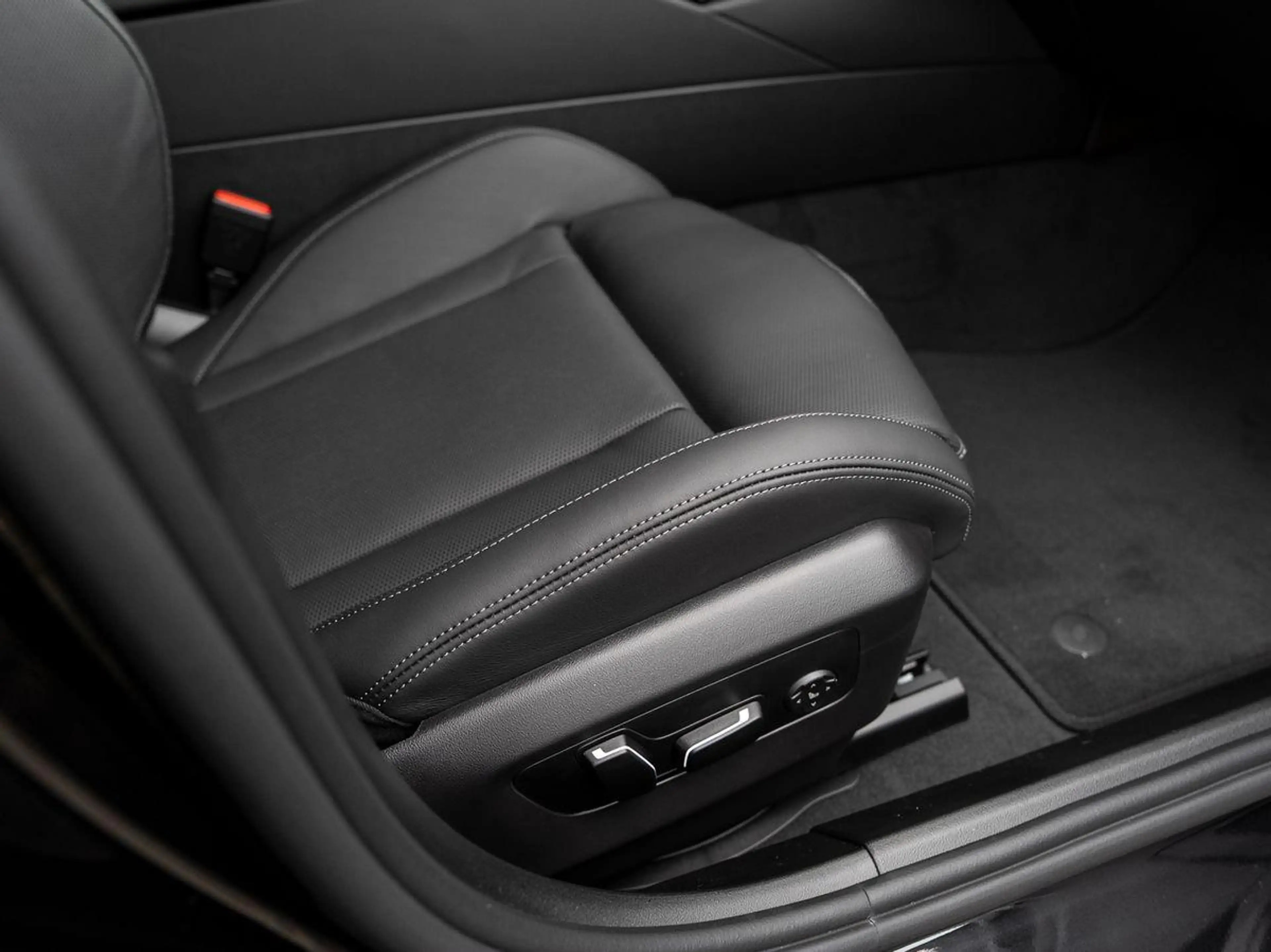 BMW 540 d xDrive Tour M-SportPRO StHzg PANO M-Sitze — photo 13