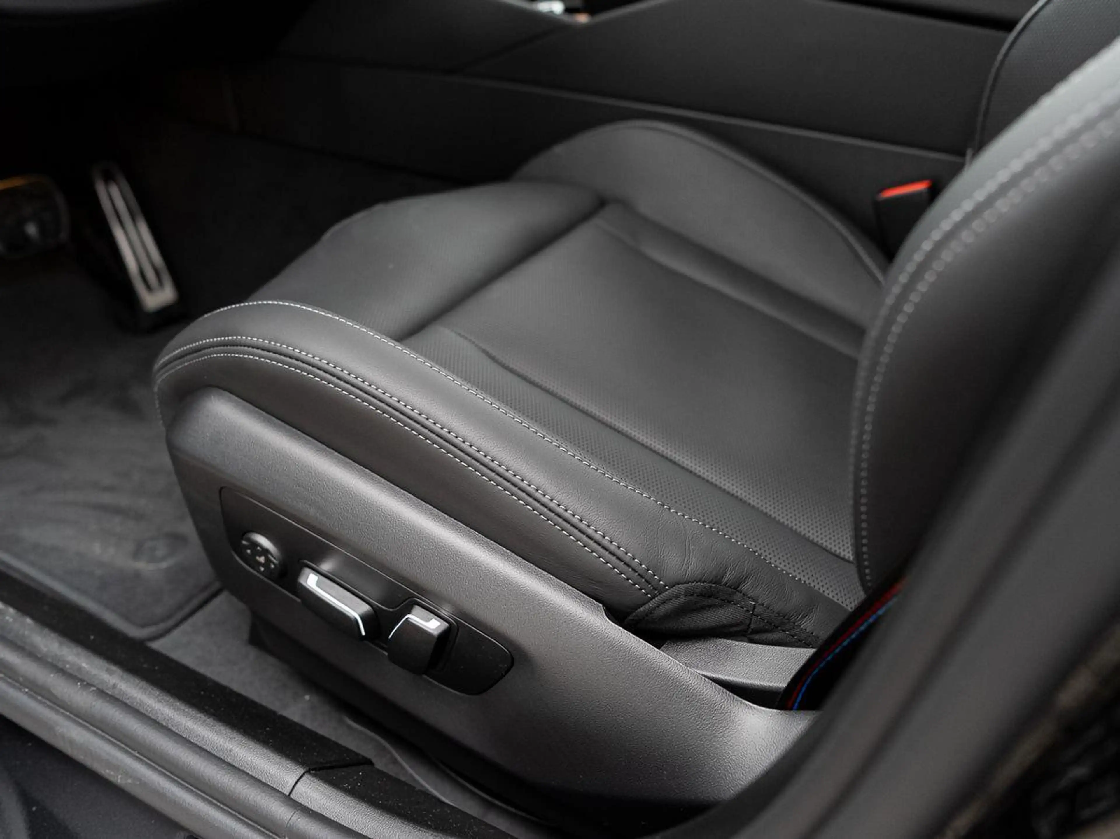 BMW 540 d xDrive Tour M-SportPRO StHzg PANO M-Sitze — photo 8