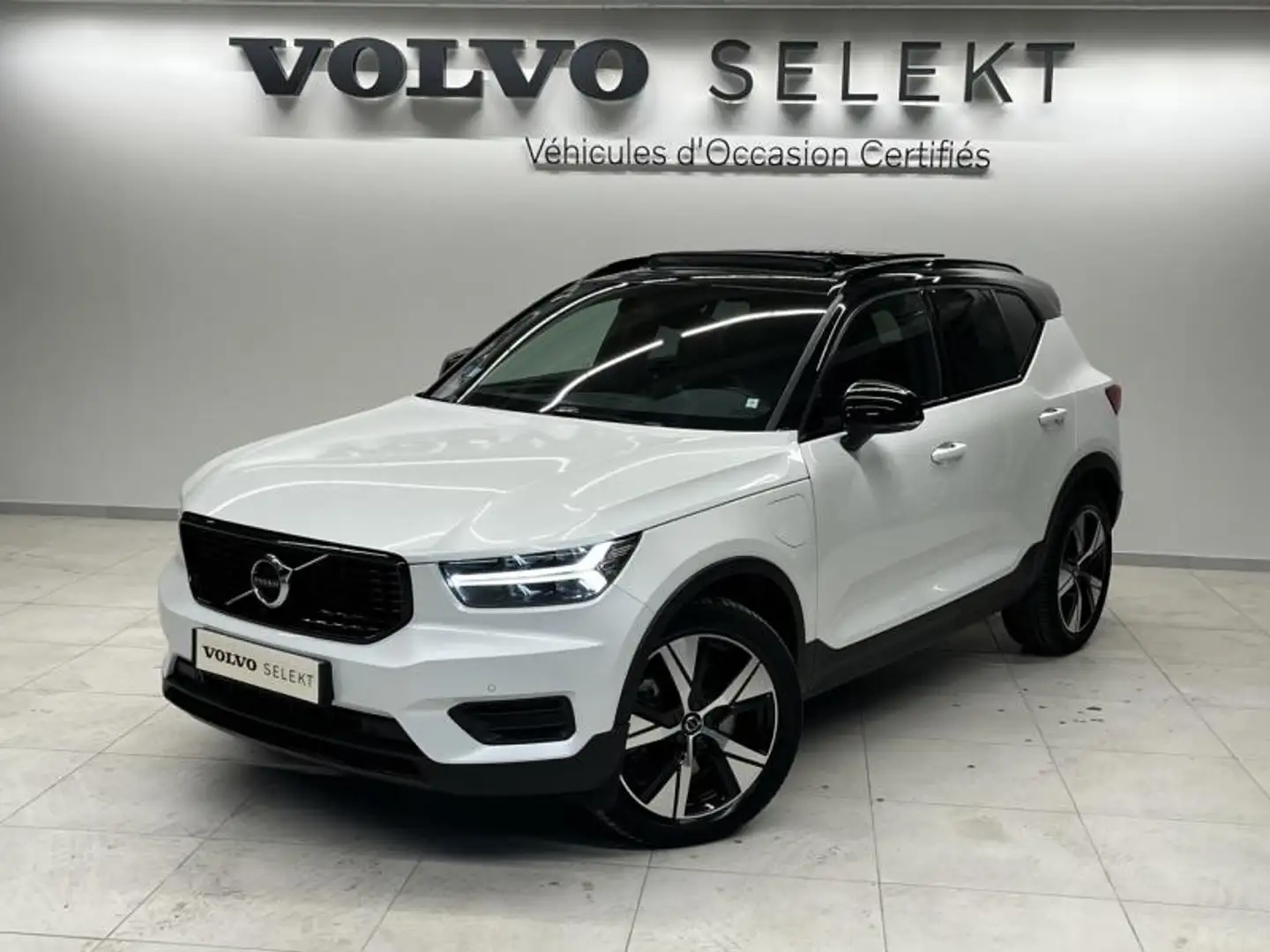 VOLVO Xc40