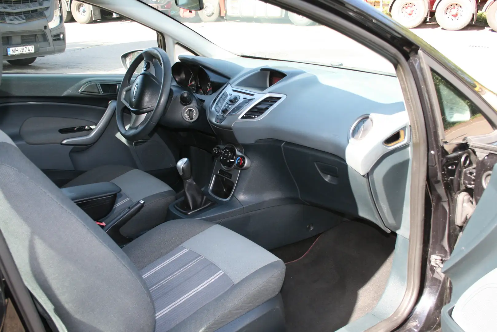 Ford Fiesta Trend Чорний - 2