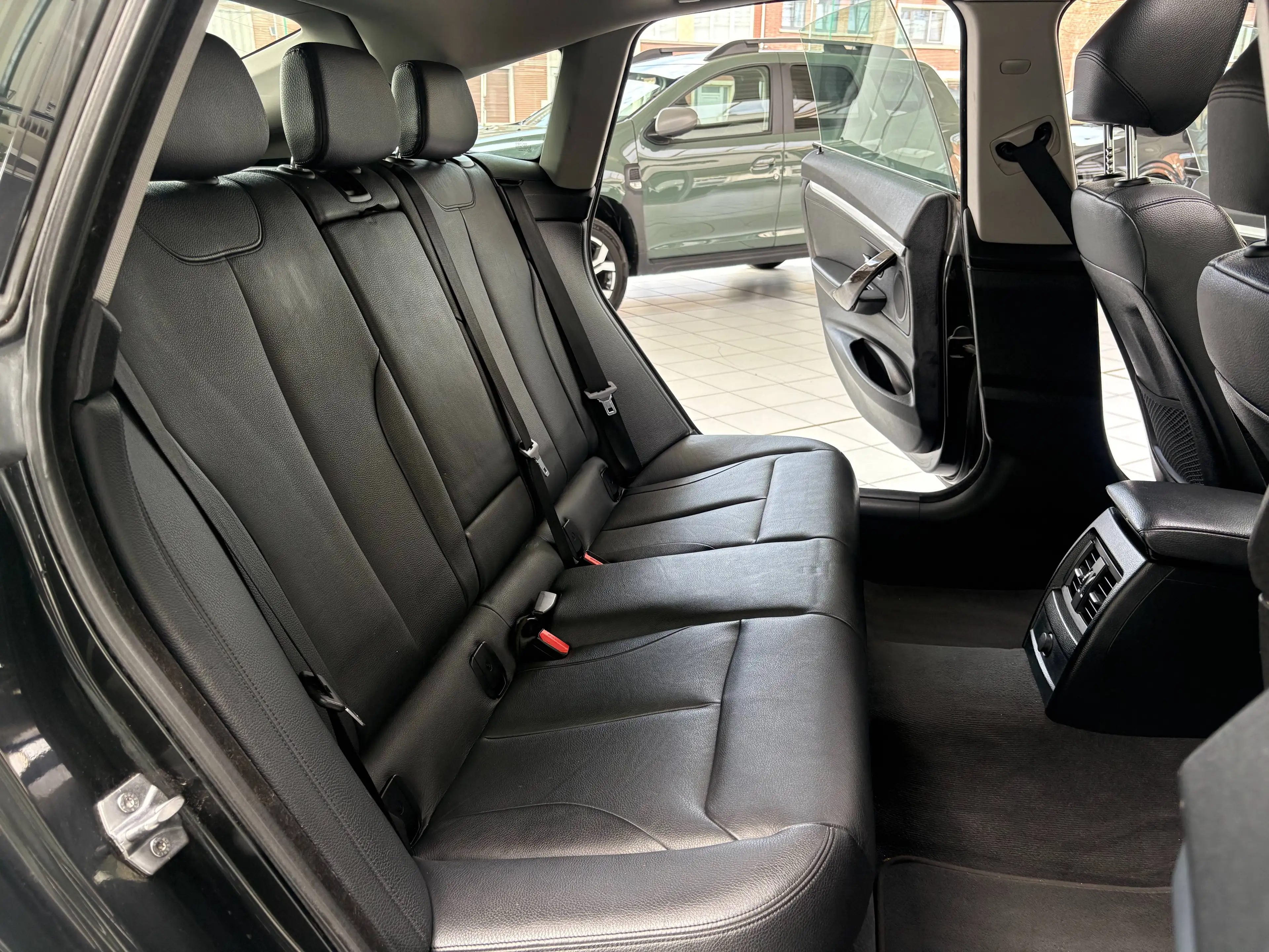 BMW 318 Gran Turismo 318 d *XENON * CUIR * TOIT * GPS * CAMERA * EURO 6 * — photo 9