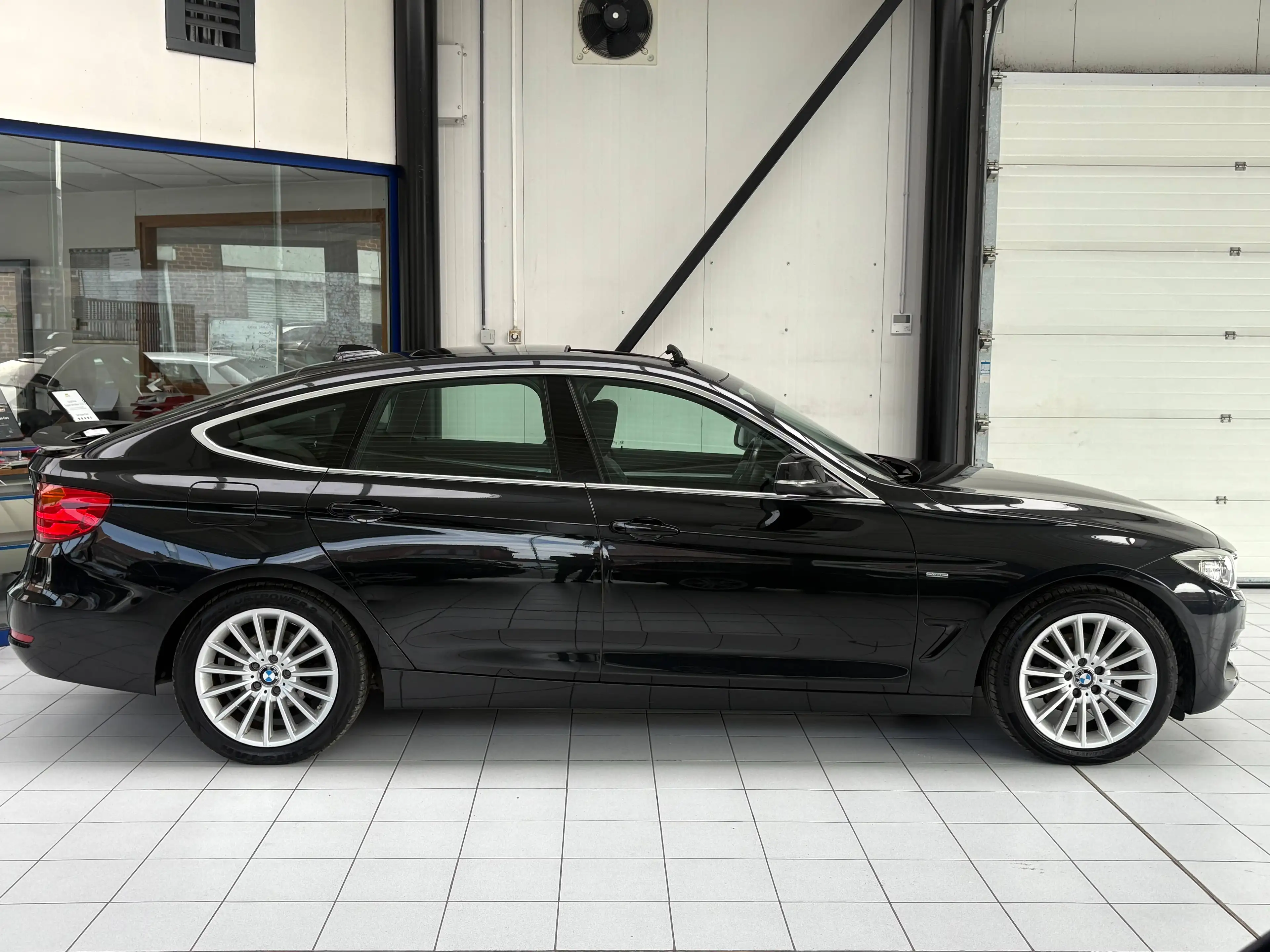 BMW 318 Gran Turismo 318 d *XENON * CUIR * TOIT * GPS * CAMERA * EURO 6 * — photo 6