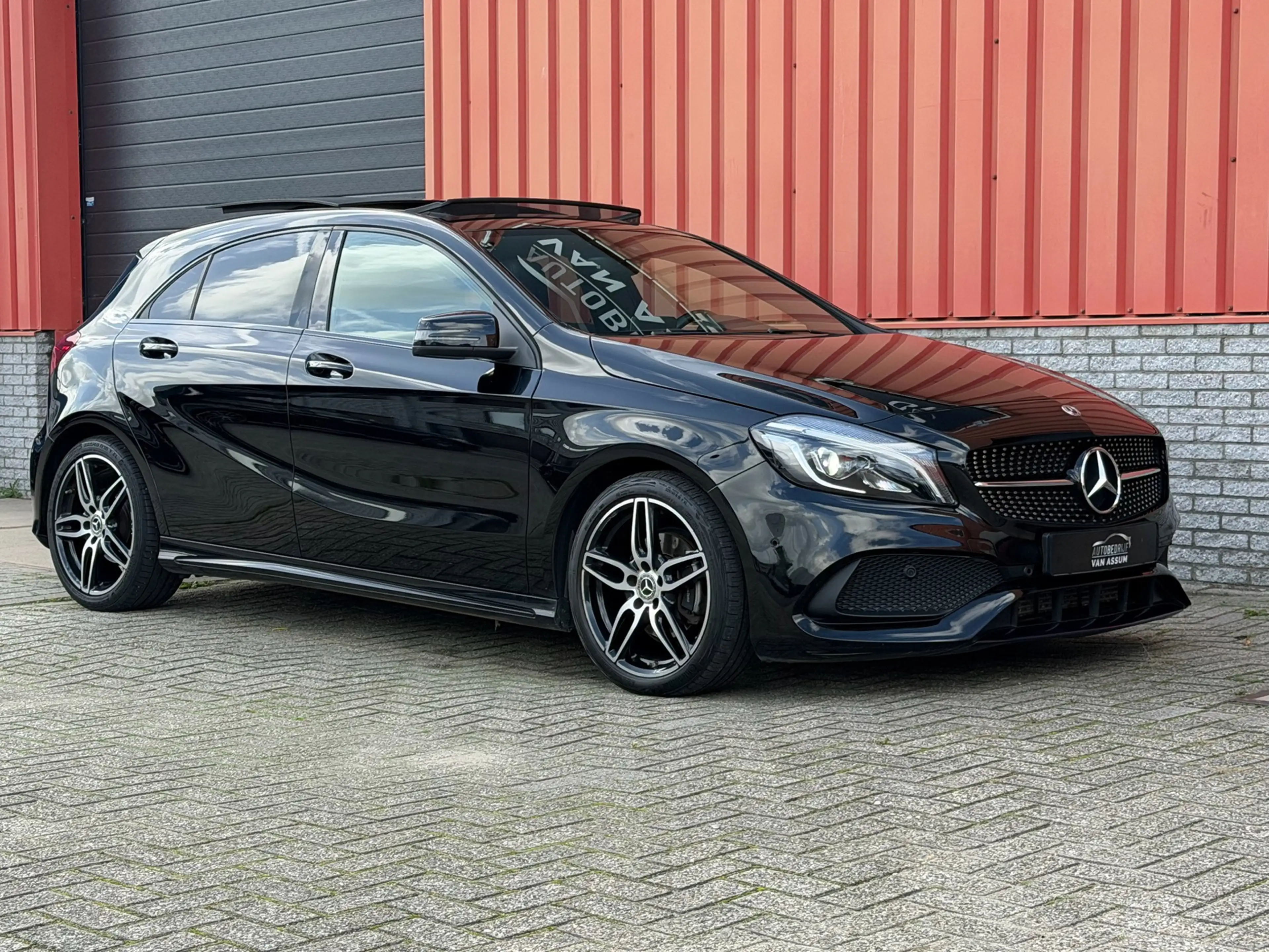 Mercedes-Benz A 160 AMG Pano Night Camera Climate 18" — photo 32