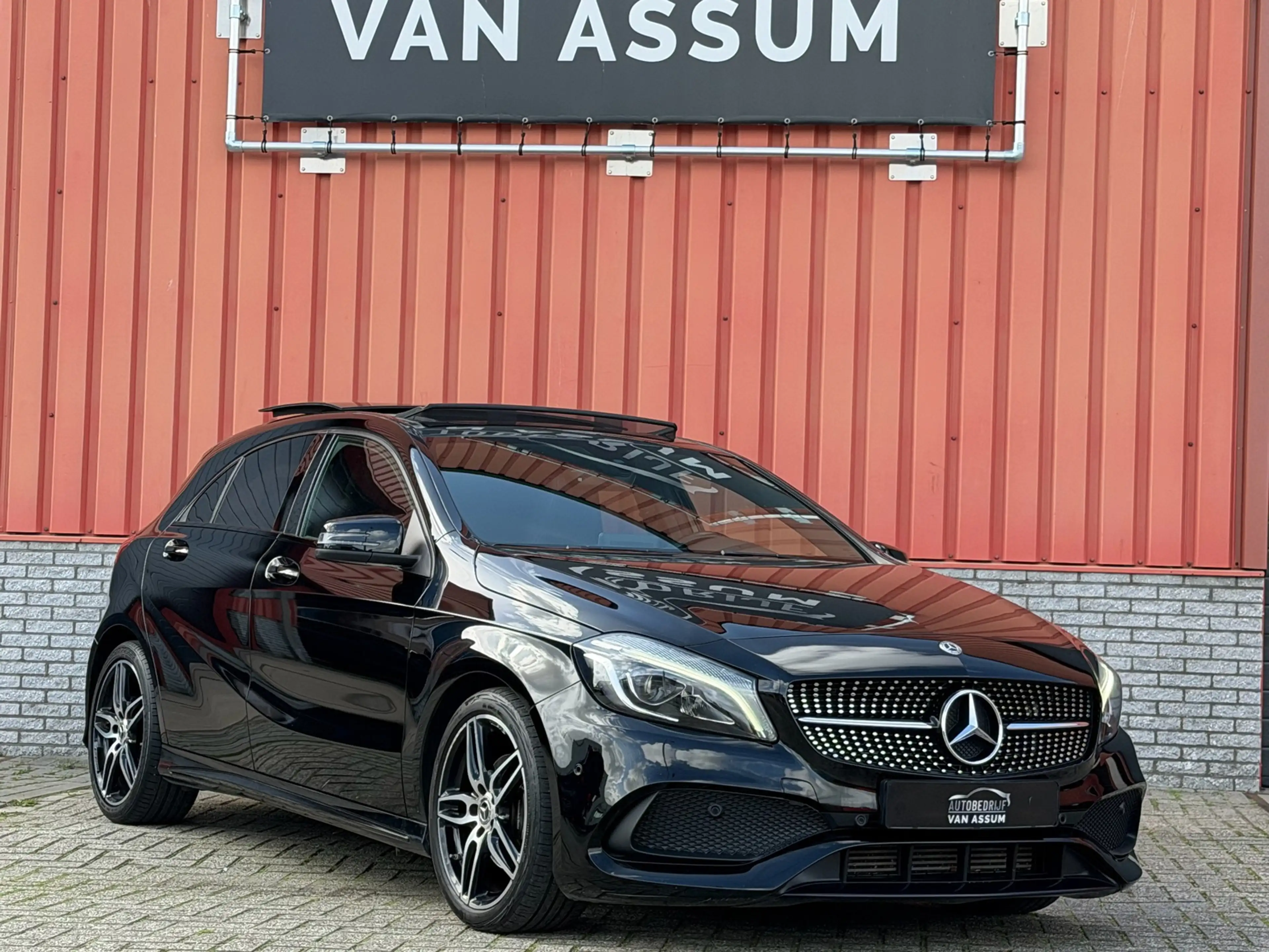 Mercedes-Benz A 160 AMG Pano Night Camera Climate 18" — photo 34