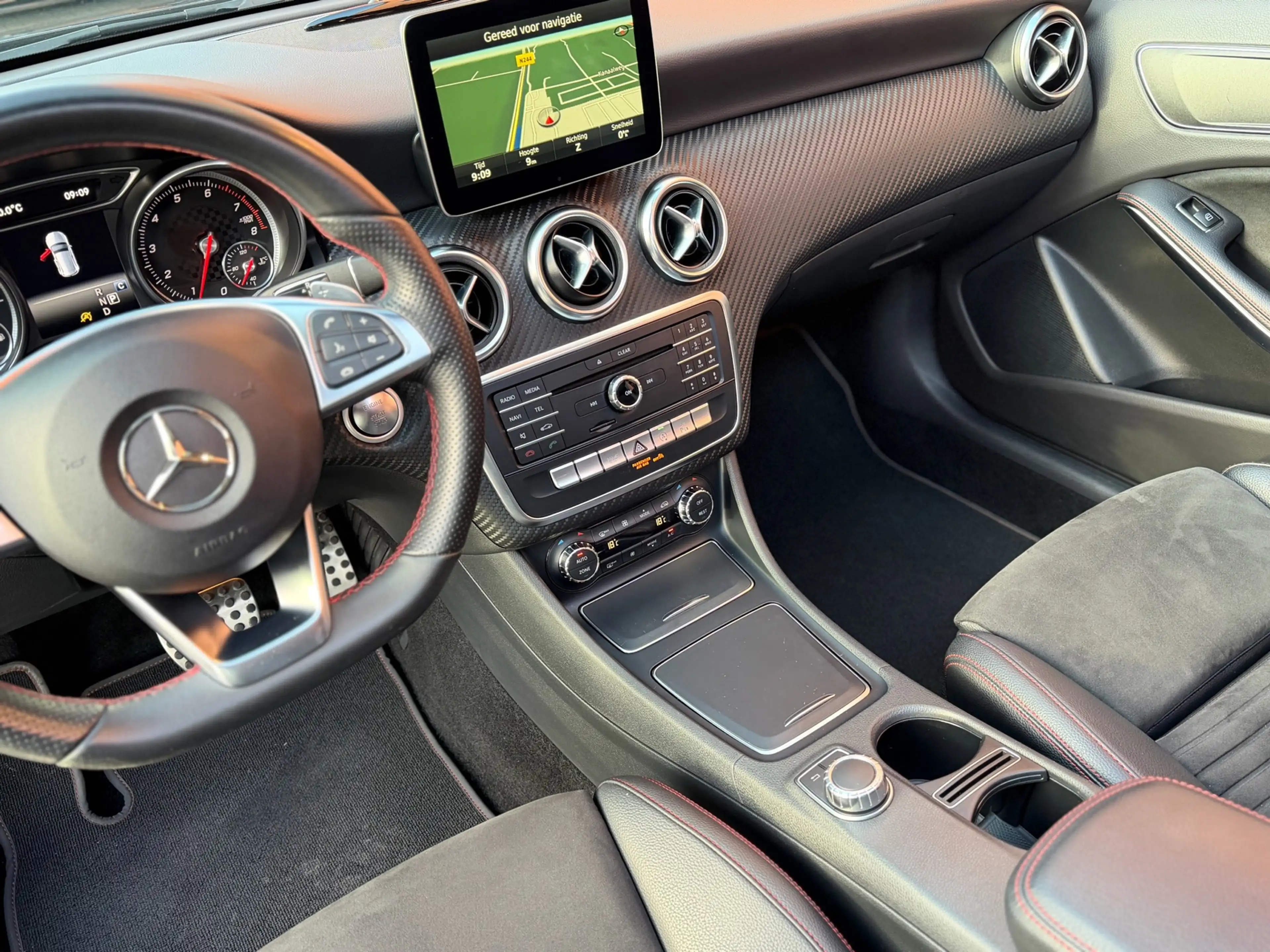 Mercedes-Benz A 160 AMG Pano Night Camera Climate 18" — photo 11