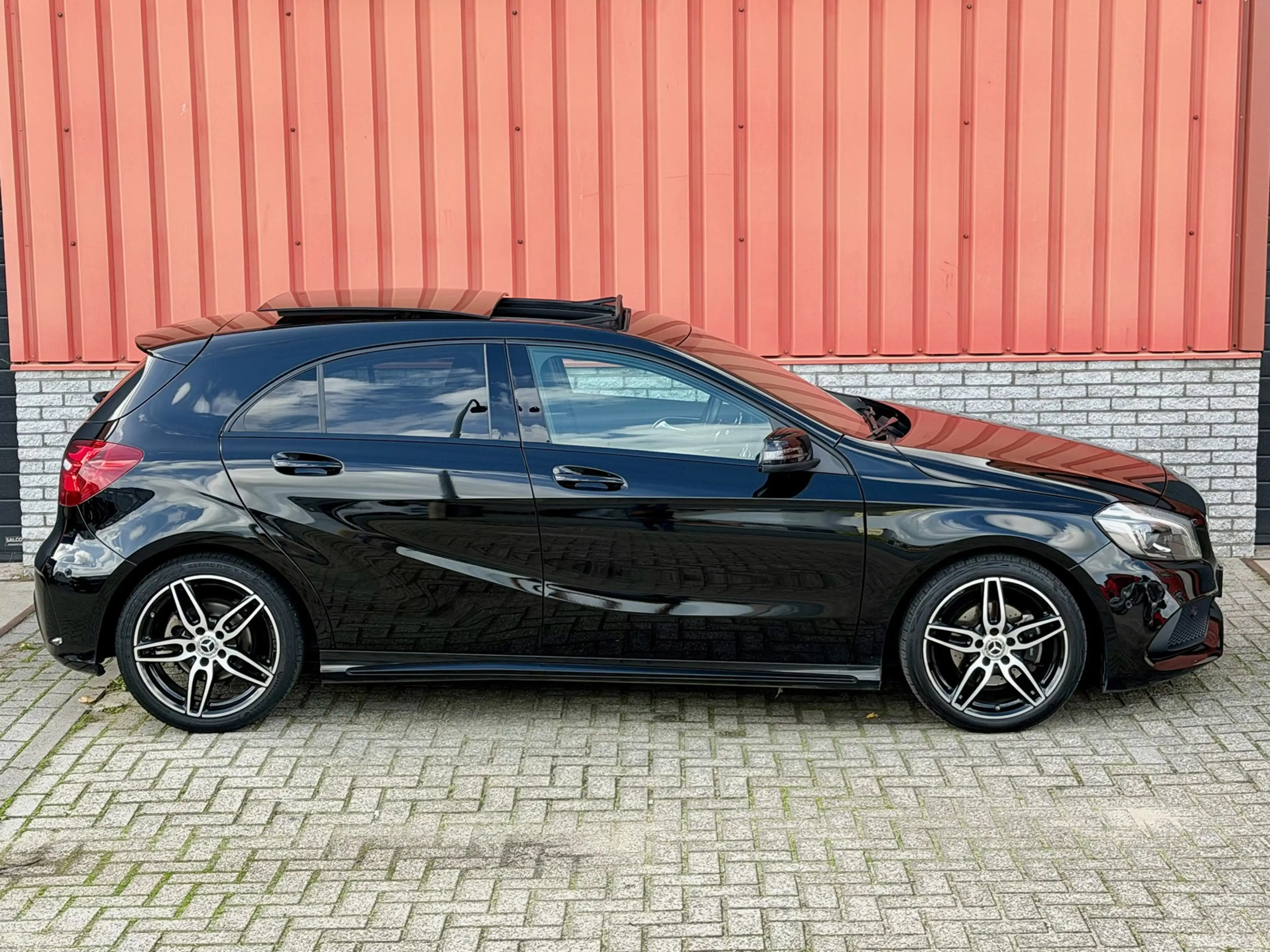 Mercedes-Benz A 160 AMG Pano Night Camera Climate 18" — photo 31