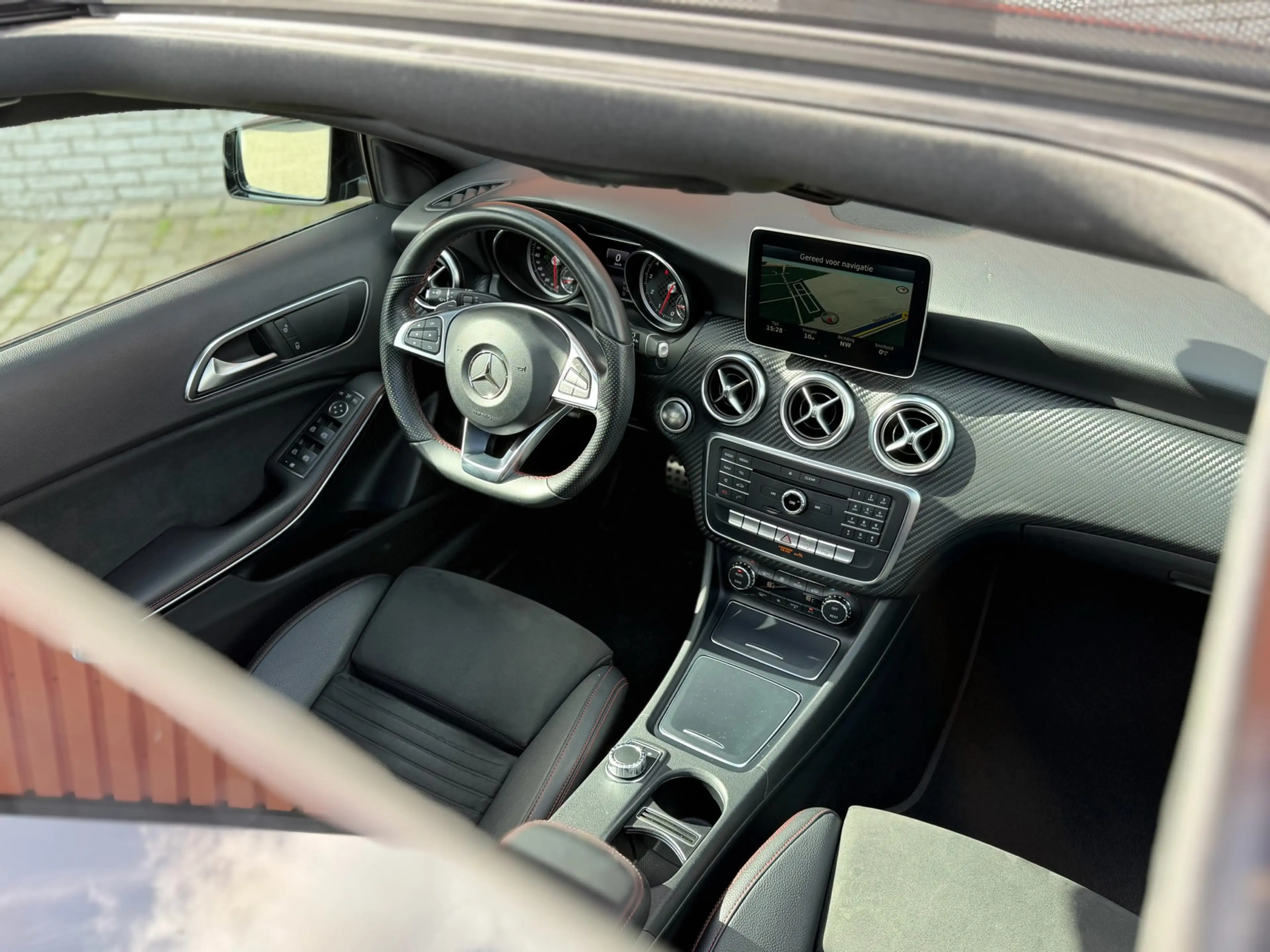 Mercedes-Benz A 160 AMG Pano Night Camera Climate 18" — photo 2