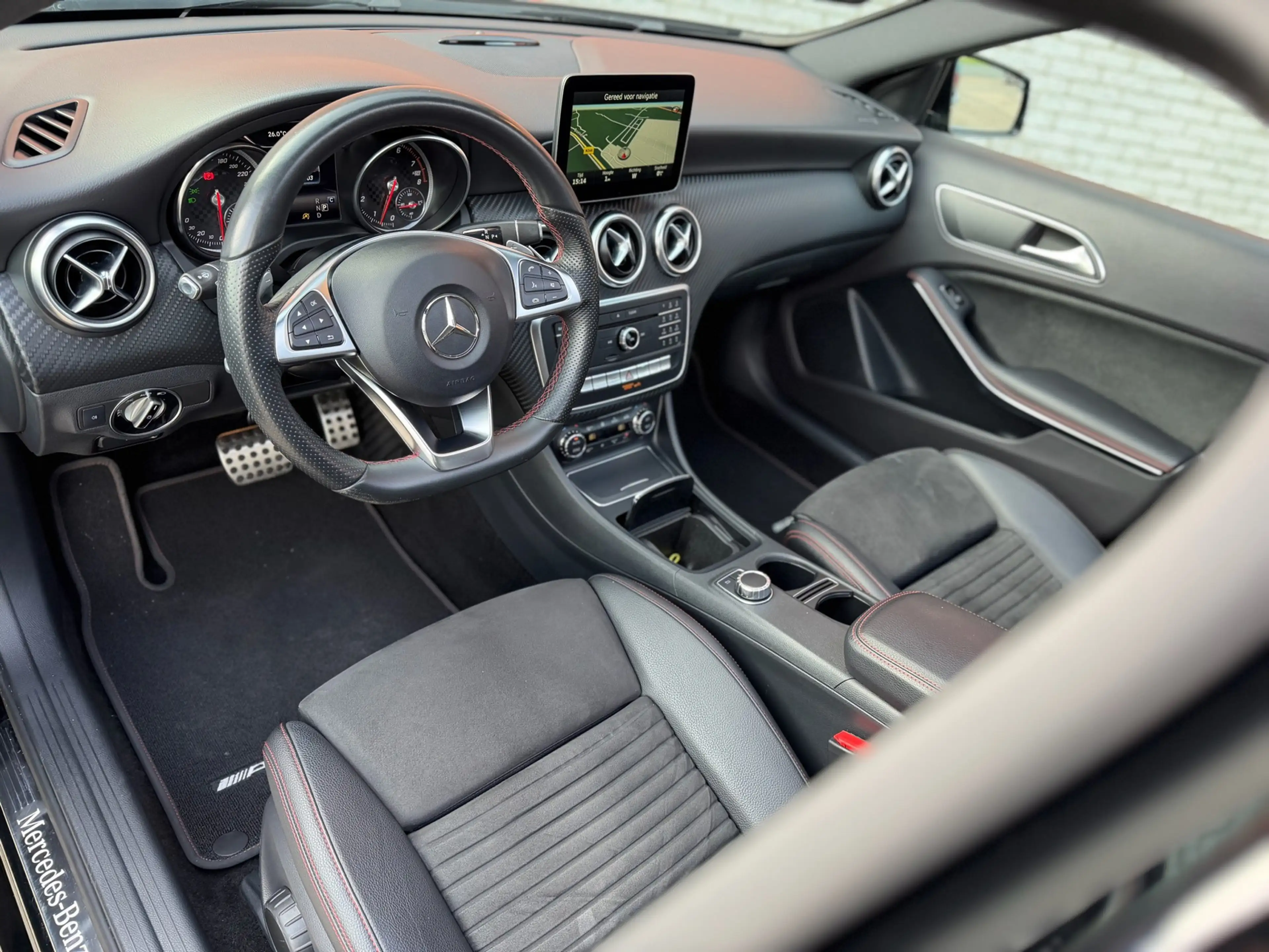 Mercedes-Benz A 160 AMG Pano Night Camera Climate 18" — photo 14