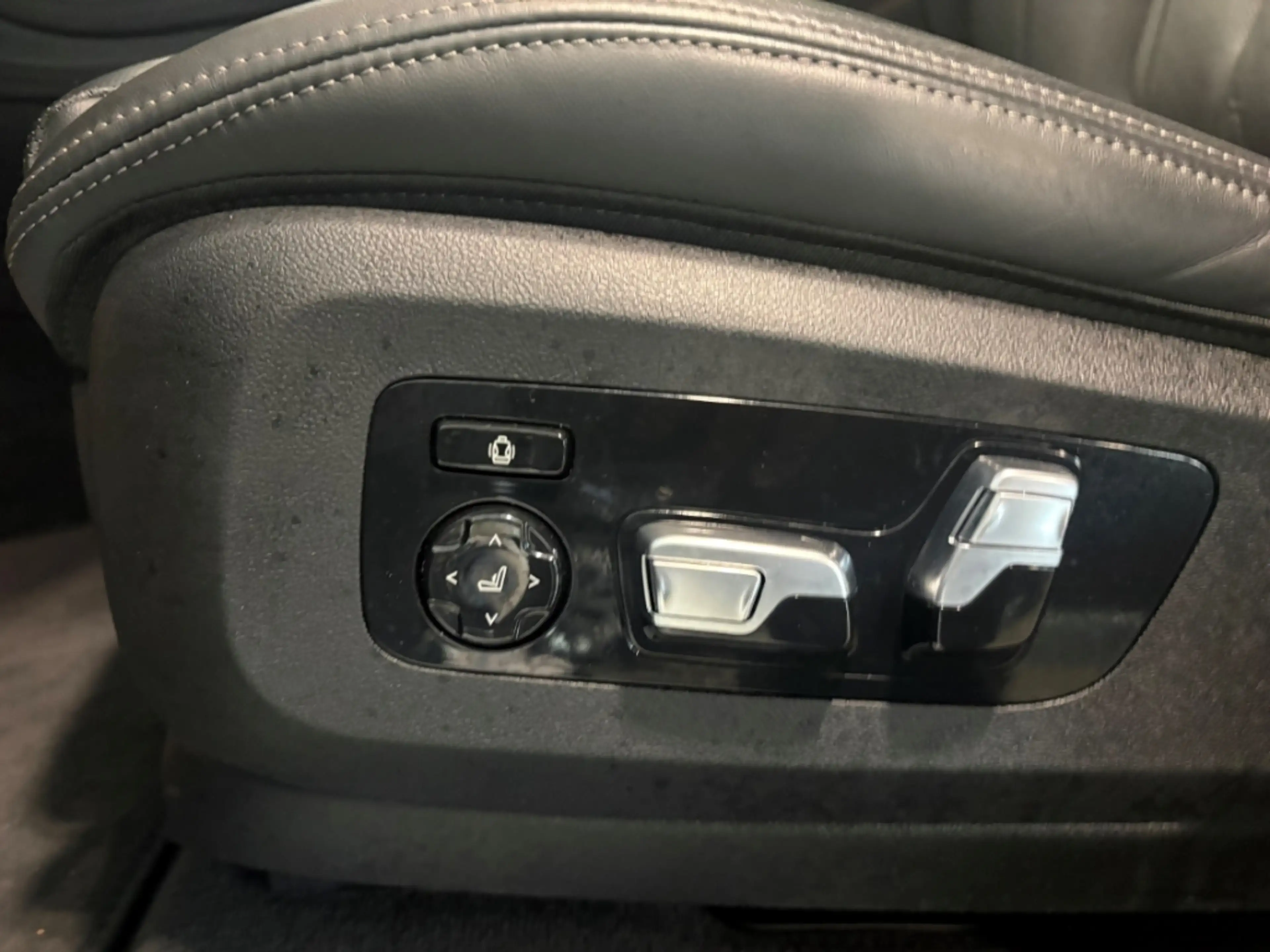 BMW X7 i xDrive Sportpaket Luftfederung AD Niveau StandHZ — photo 7