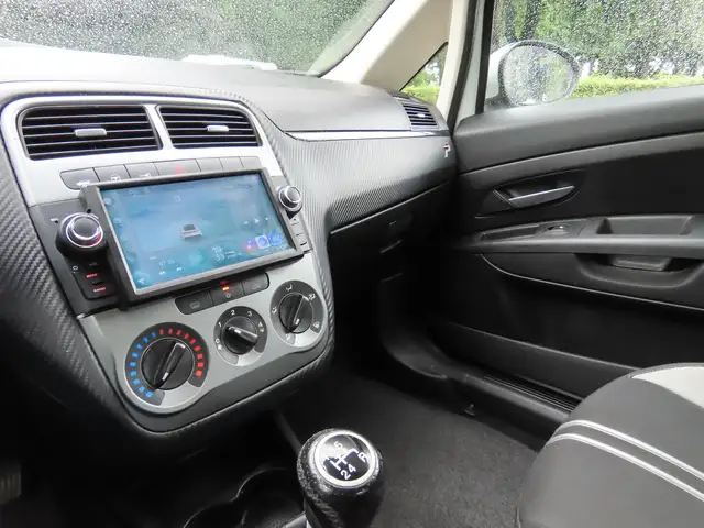 Fiat Grande Punto view 13