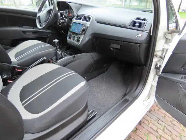 Fiat Grande Punto view 8