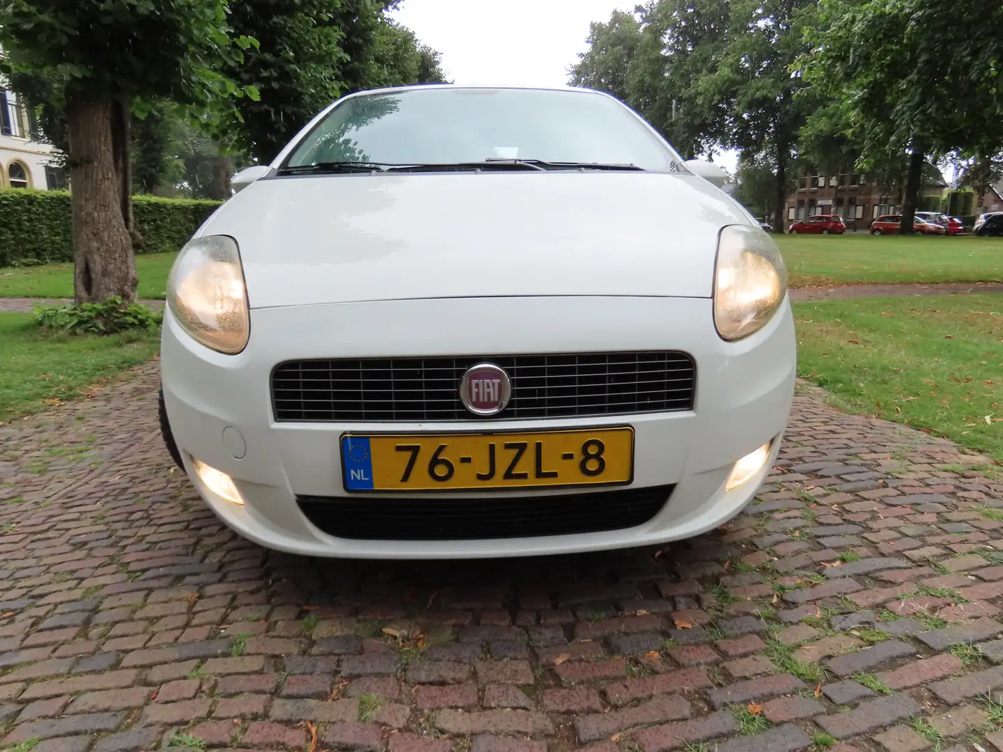 Fiat Grande Punto 1.4 NeroBianco Airco Cruiseontrol Lm Velgen Wit - 2