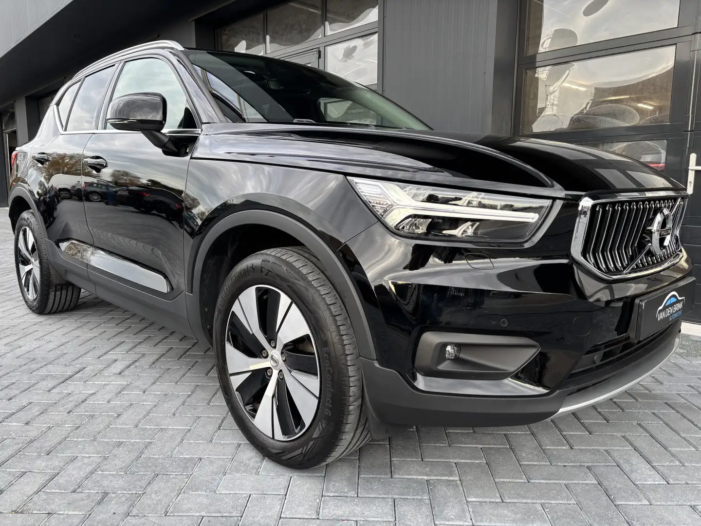 Volvo XC40 1.5 T4 Recharge Inscription Panorama schuifdak Zwart - 1