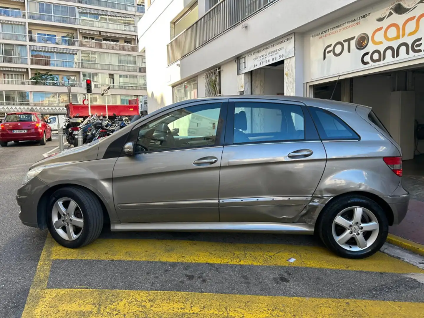 Mercedes-Benz B 180 180 CDI PACK DESIGN CVT Gris - 2