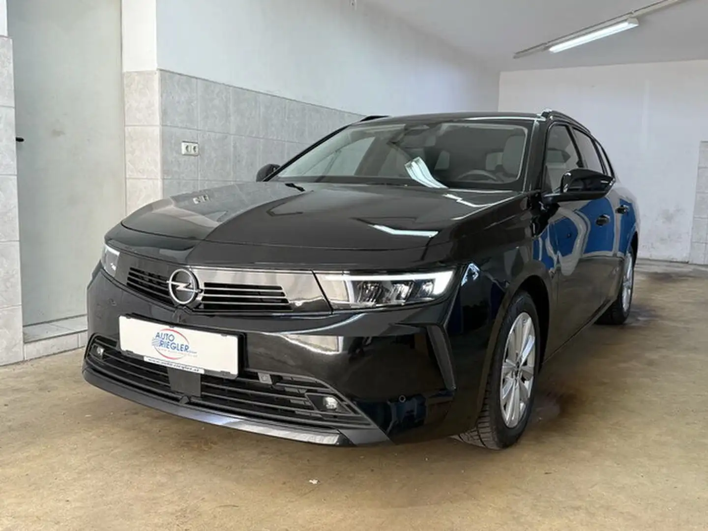 Opel Astra Edition ''LED-Navi-Virtual-Kamera-Sitzh.-Alu'' Schwarz - 1