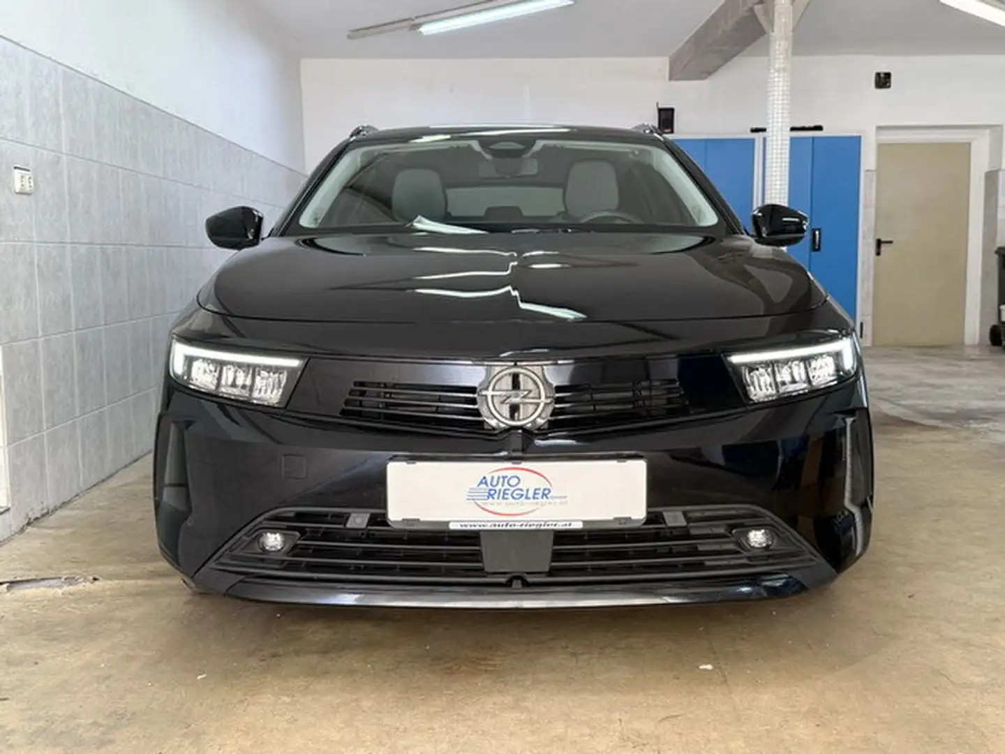Opel Astra Edition ''LED-Navi-Virtual-Kamera-Sitzh.-Alu'' Schwarz - 2