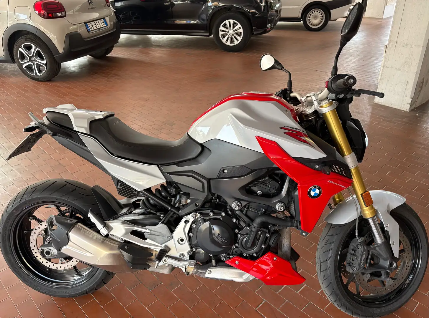 BMW F 900 R sport Red - 1