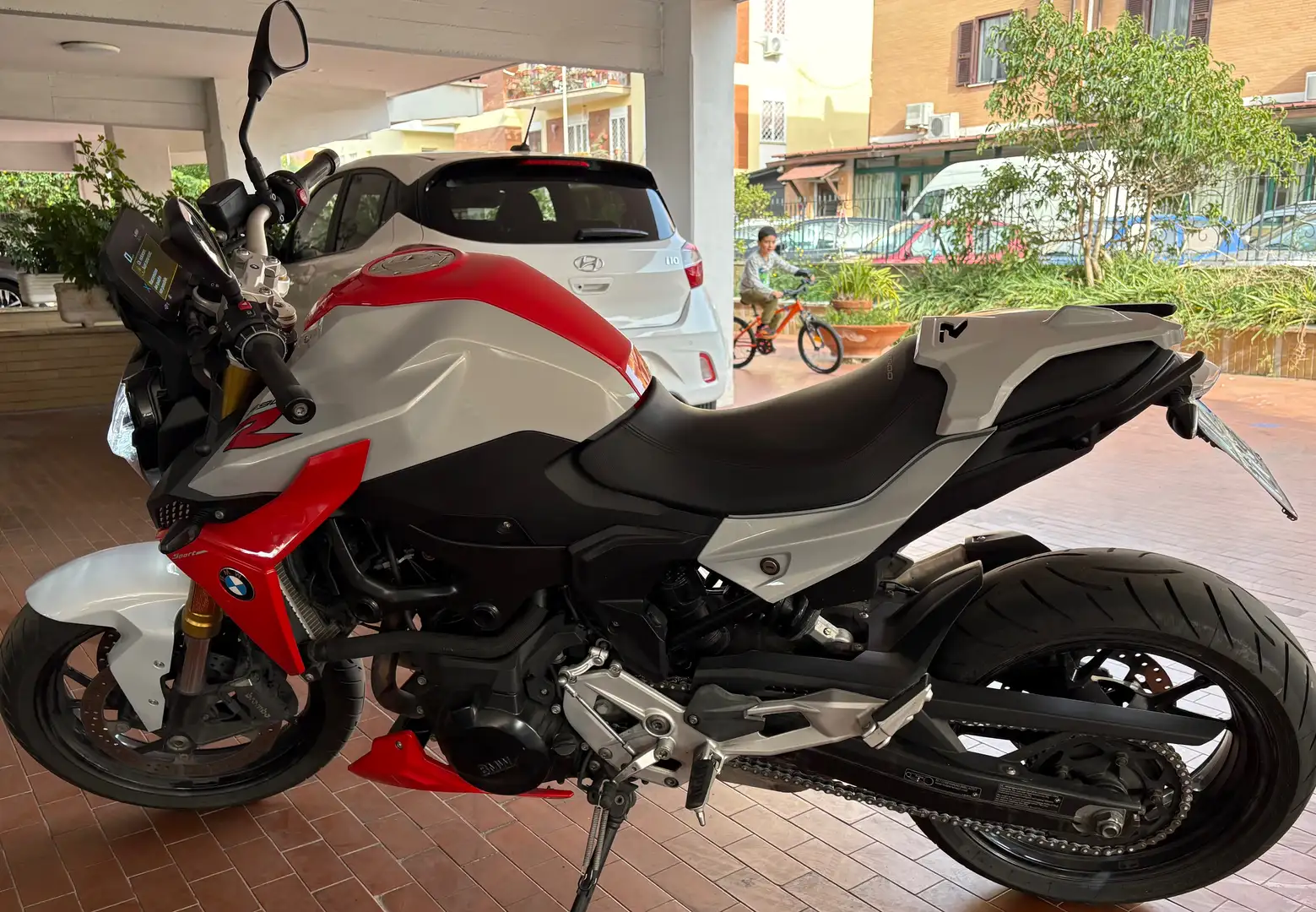 BMW F 900 R sport Red - 2
