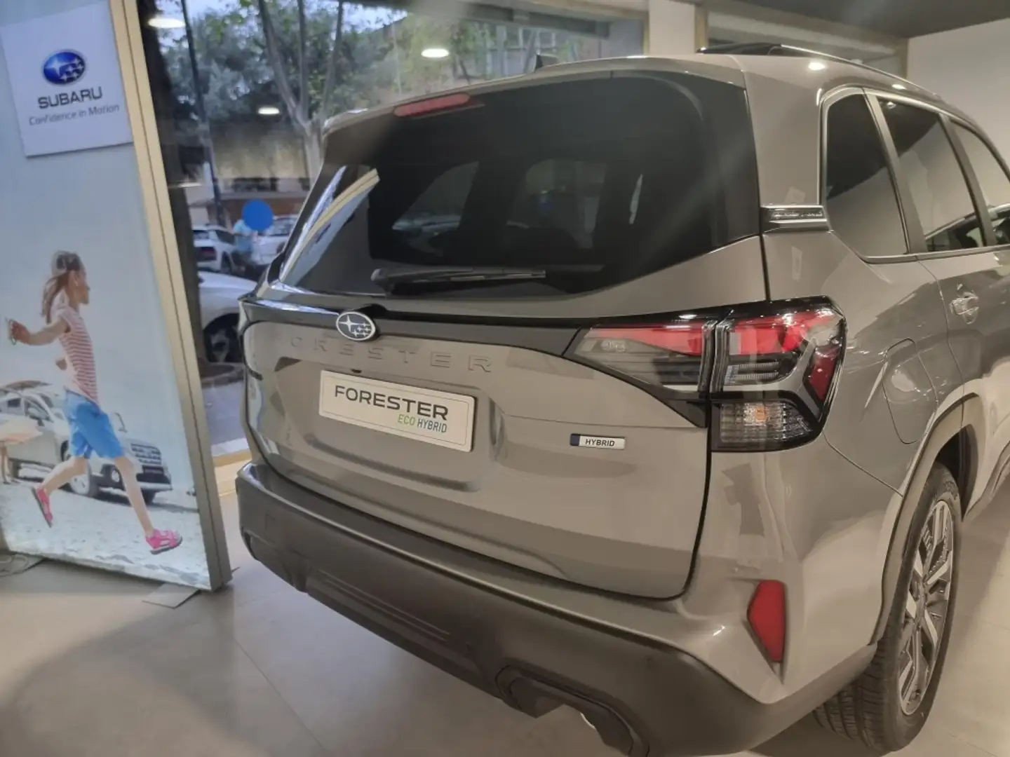 Subaru Forester 2.0i Hybrid Touring CVT Gris - 2