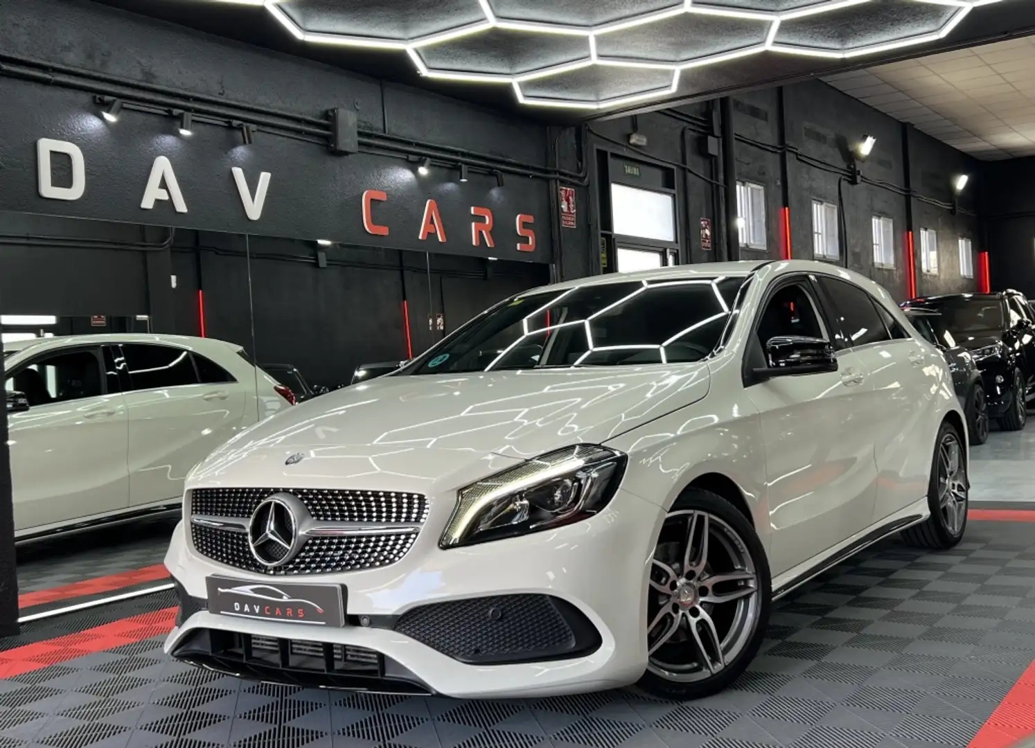 Mercedes-Benz A 200 200CDI BE AMG Line 7G-DCT Wit - 1
