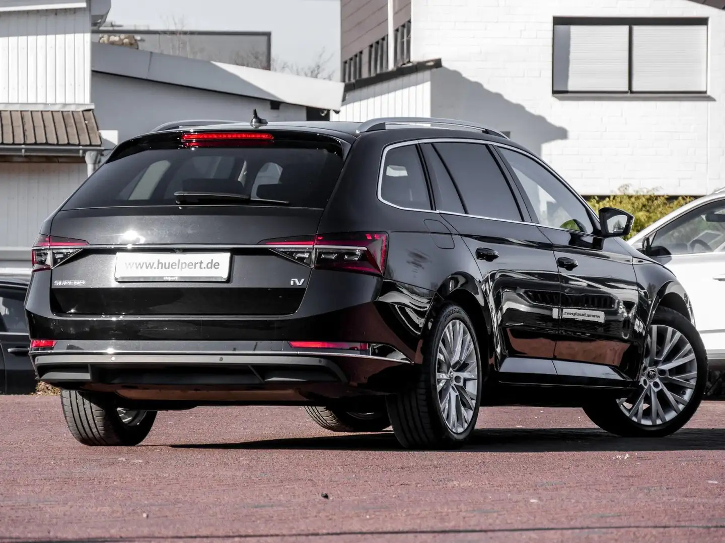Skoda Superb Combi 1.4 iV STYLE LEDER STANDHZ PANO AHK Zwart - 2
