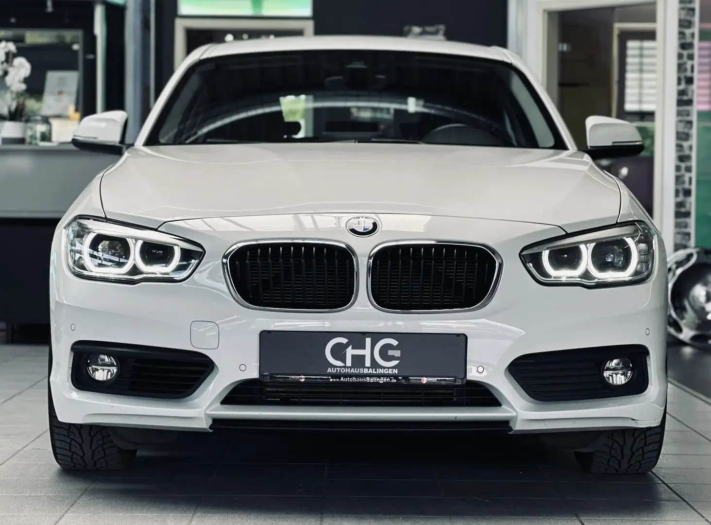 BMW 118 i Advantage LED|SHZ|PDC|SPUR| Weiß - 2