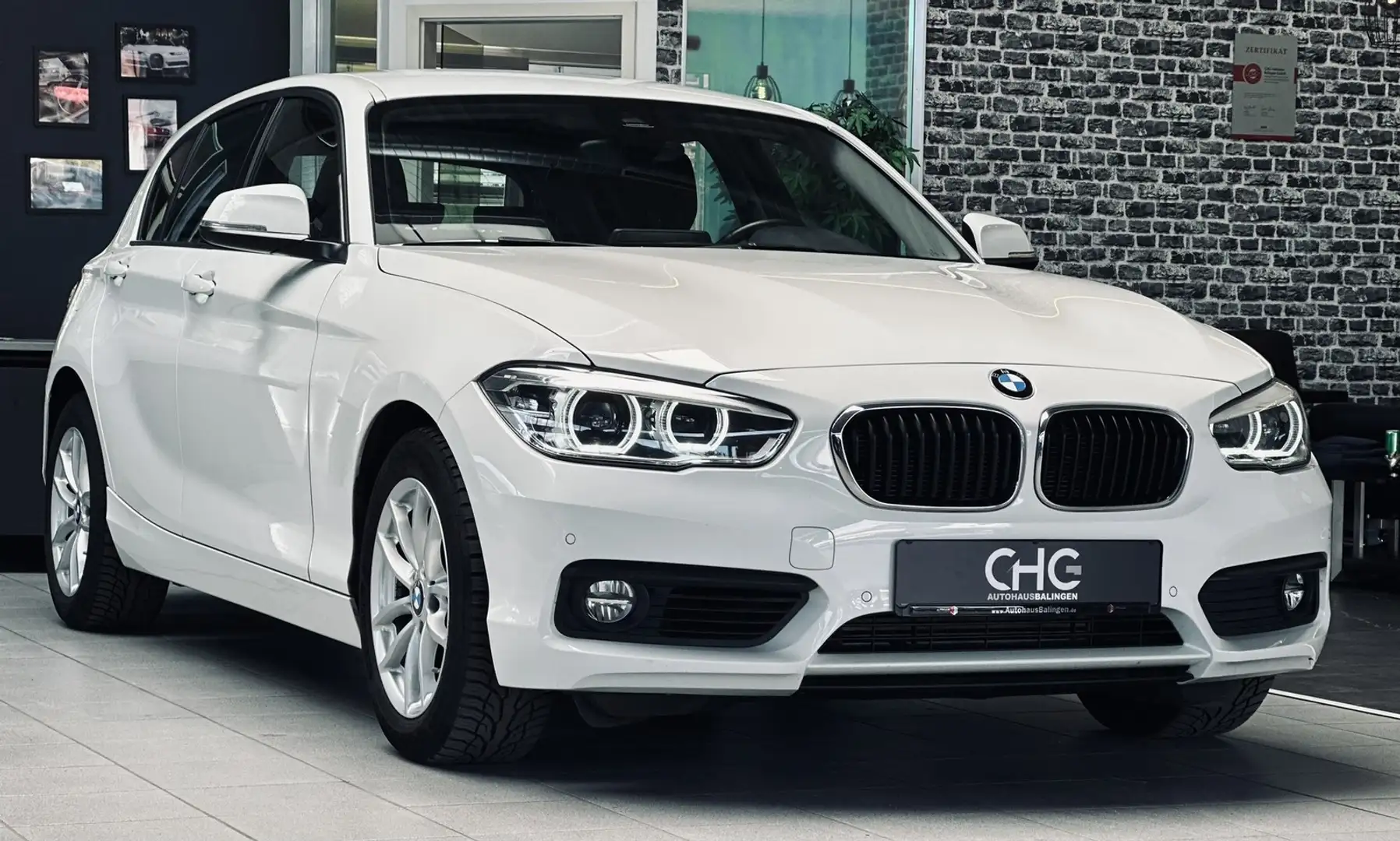 BMW 118 i Advantage LED|SHZ|PDC|SPUR| Weiß - 1