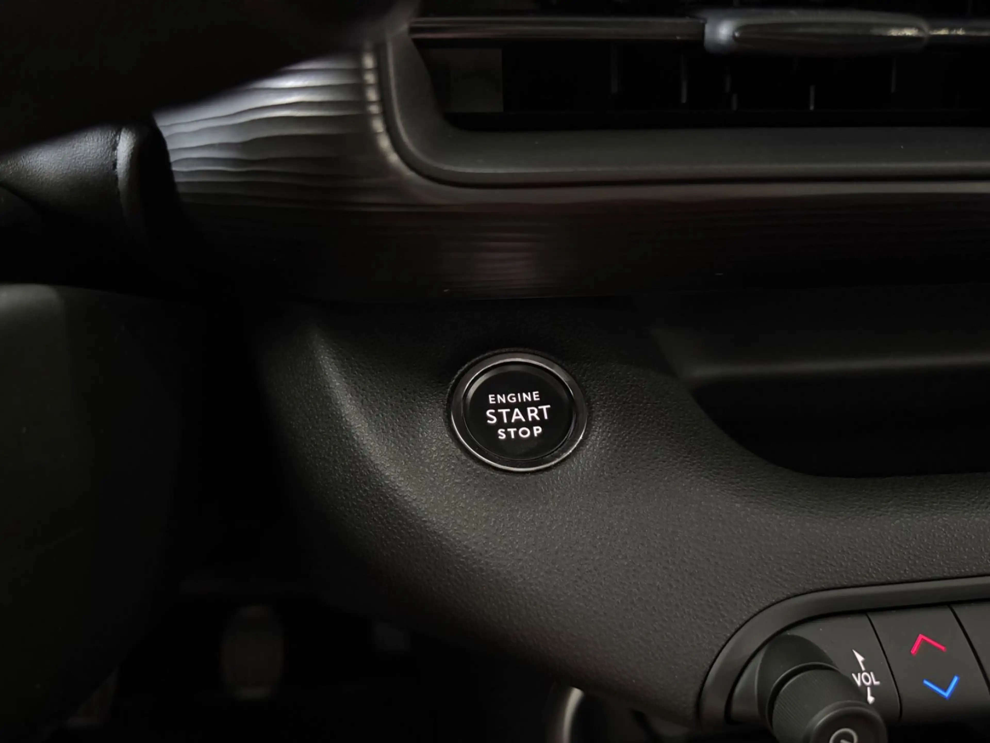 Jeep Avenger Altitude*ACC*LED*CARPLAY*KAMERA*WINTER* — photo 15