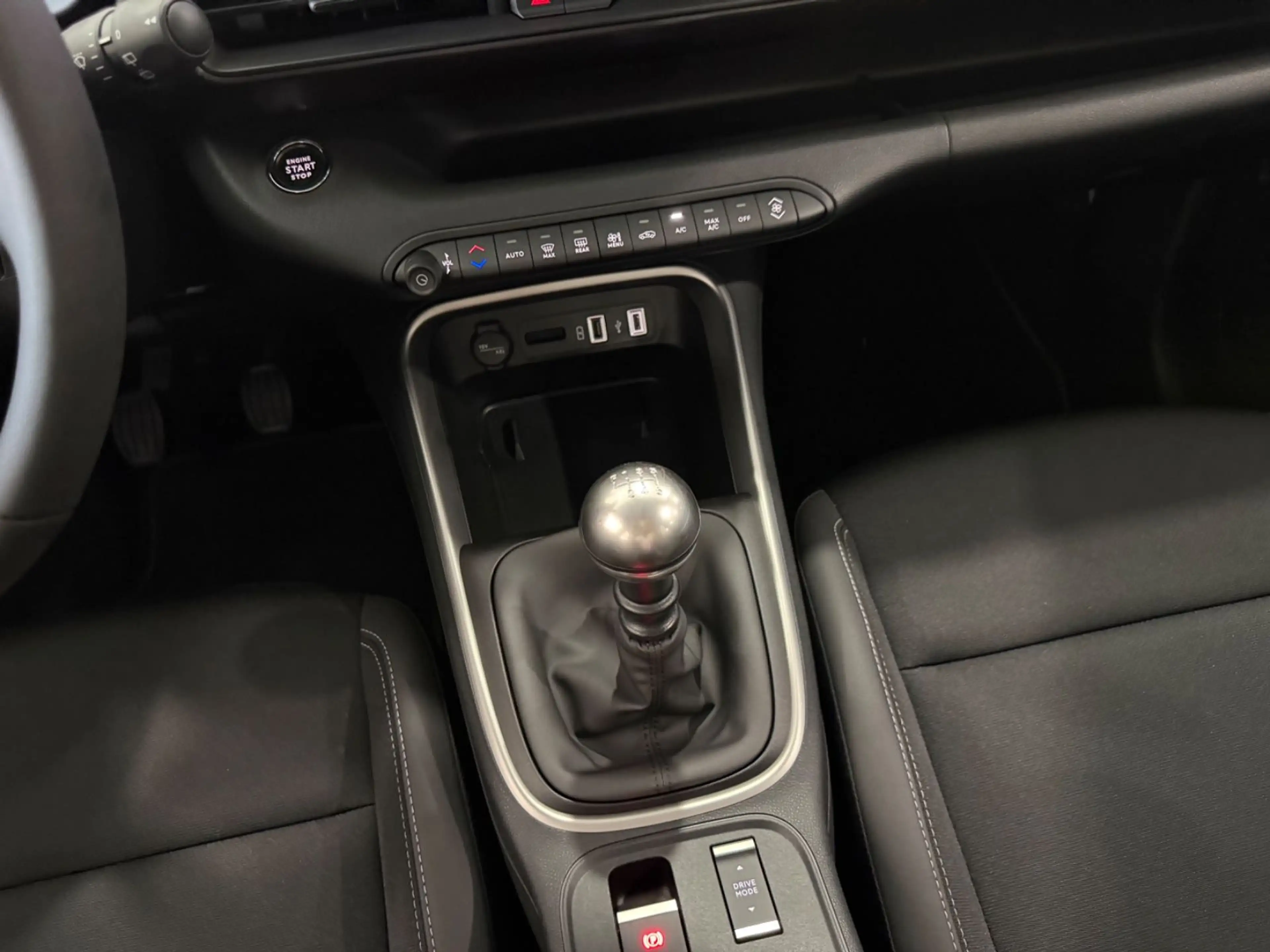 Jeep Avenger Altitude*ACC*LED*CARPLAY*KAMERA*WINTER* — photo 12