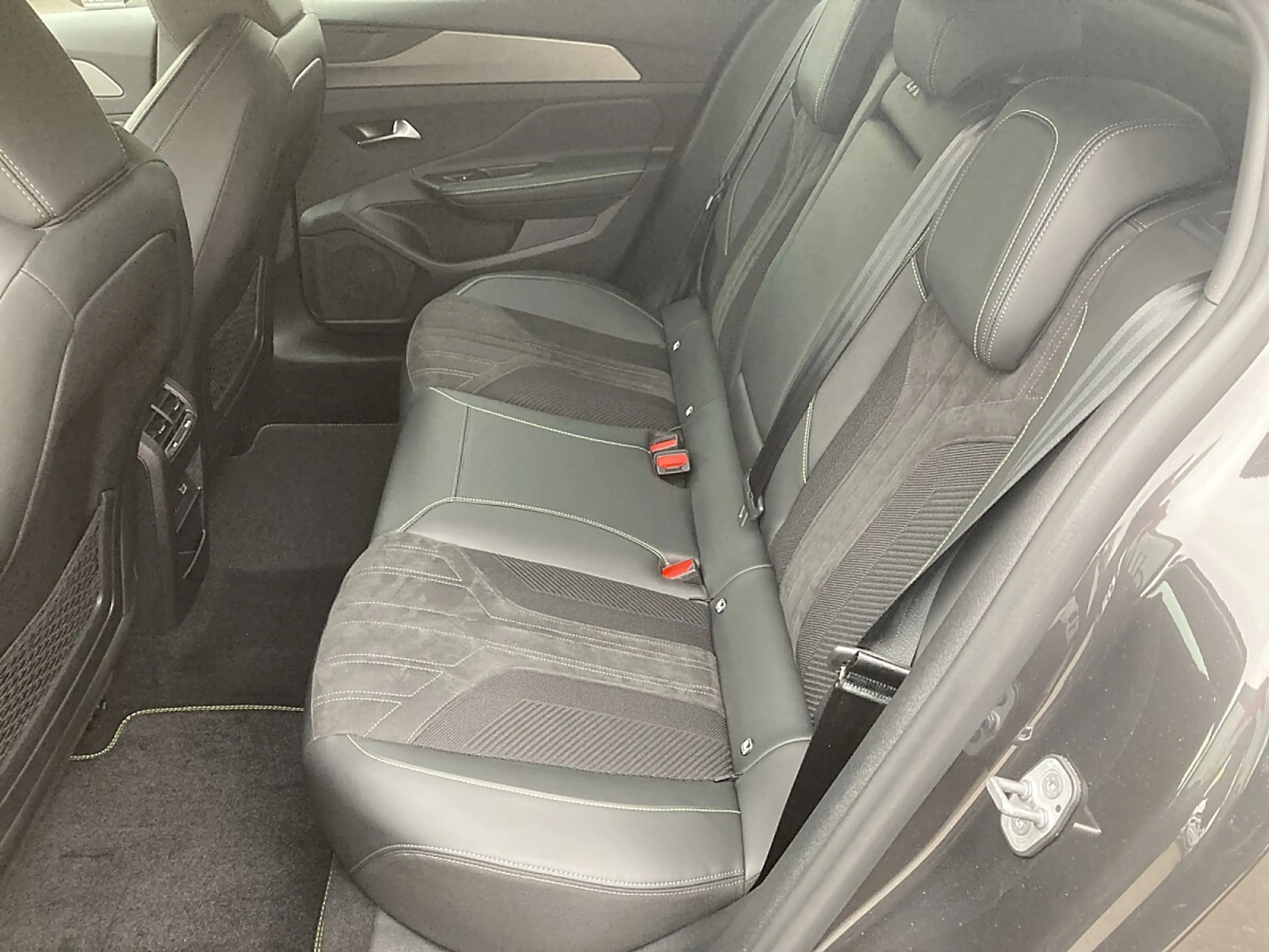 Peugeot 408 PureTech 130 S&S EAT8 GT — photo 11