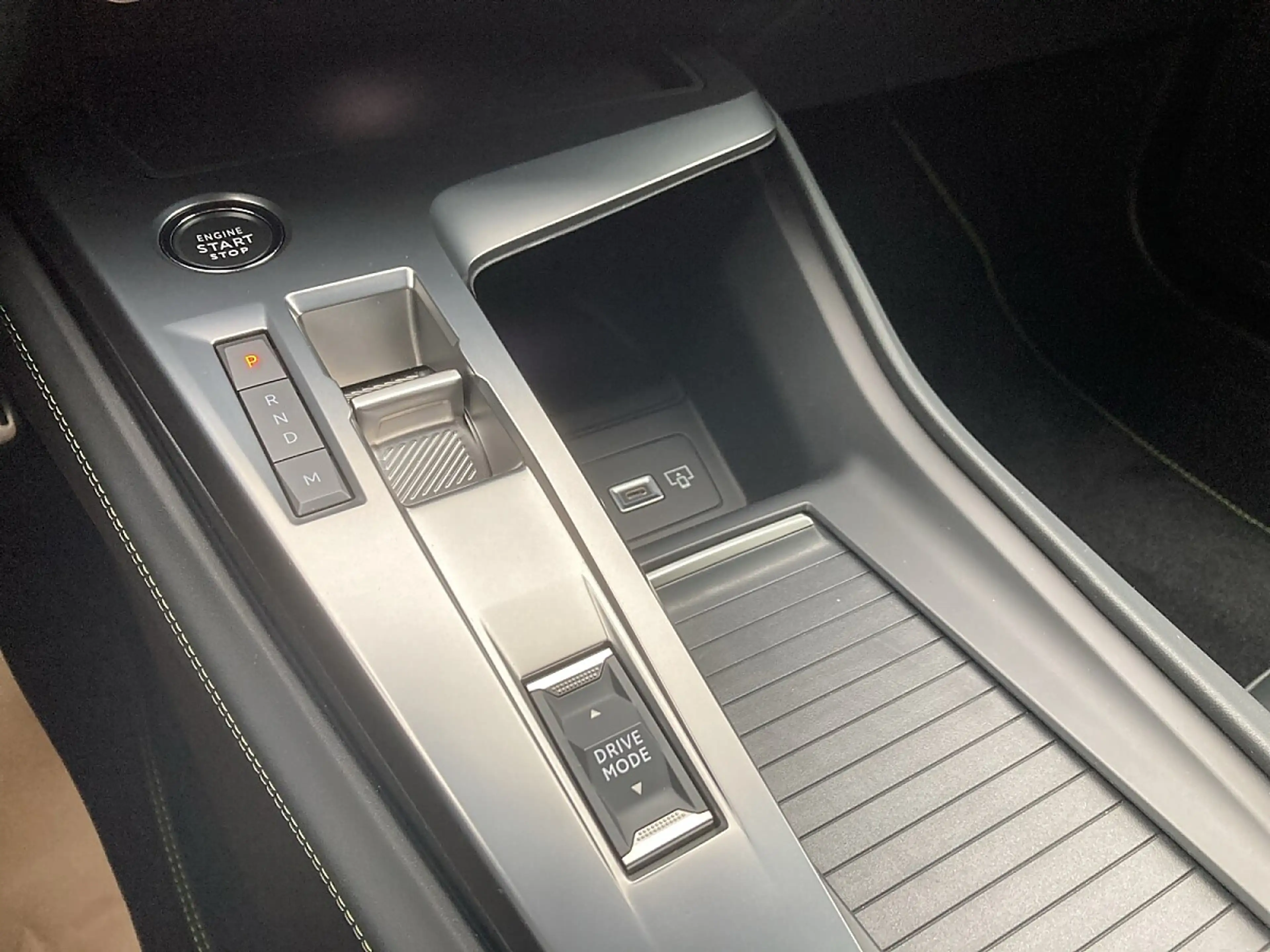 Peugeot 408 PureTech 130 S&S EAT8 GT — photo 10