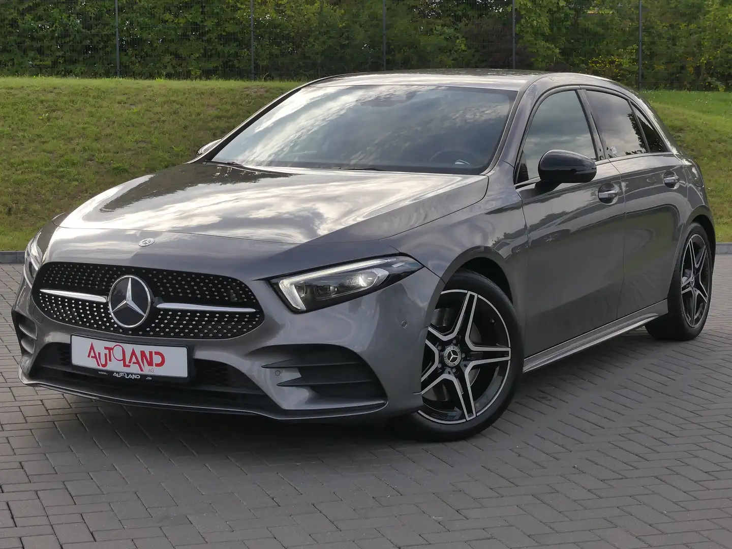 Mercedes-Benz A 250 A250 AMG Line LED Navi Burmester Virtual Cockpit Grau - 2
